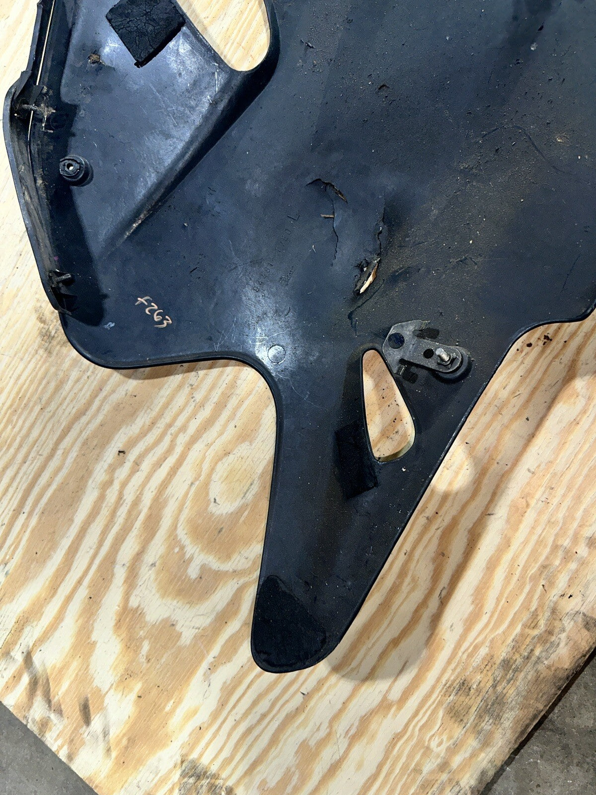 Suzuki 1992 1993 GSXR750 GSXR600 OEM Left Lower Cowl Cowling Fairing Panel