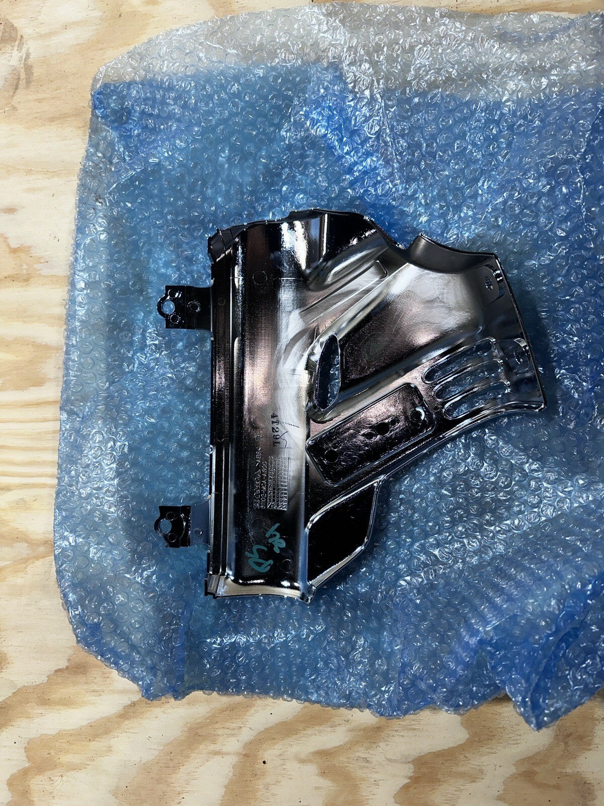 Honda 61102-MCA