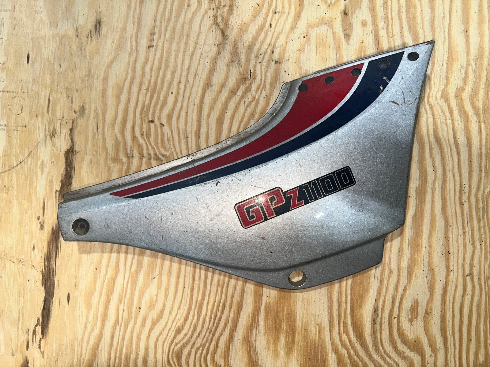 83-85 KAWASAKI GPZ1100 RIGHT  SIDE FAIRING PANEL COVER