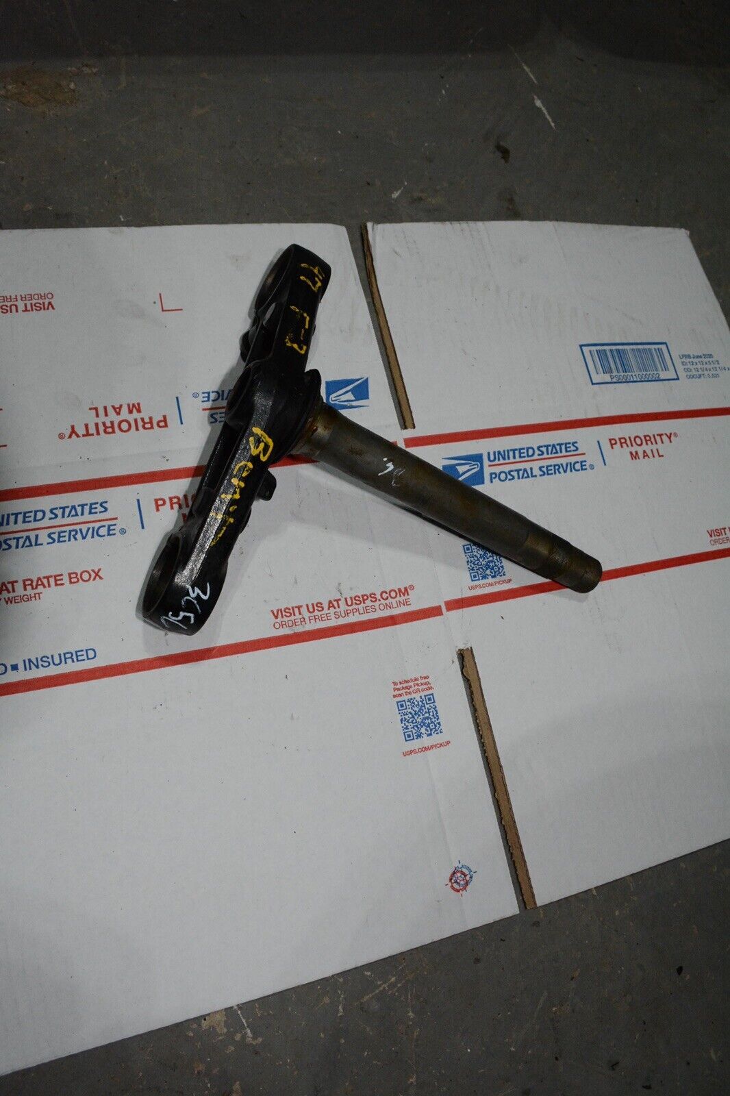 HONDA CBR600F3 FRONT FORKS CLAMP LOWER TRIPLE TREE STEM BENT