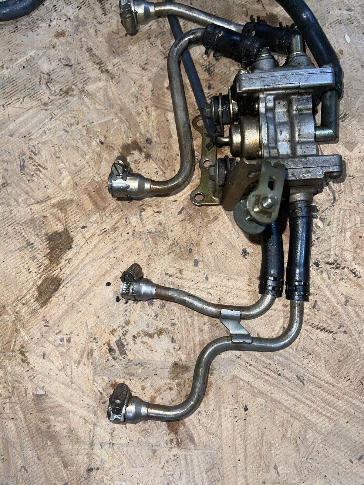 2001 YAMAHA YZF-R1 EMISSIONS BREATHER 2ND AIR VALVE VACUUM OEM YZFR1 01