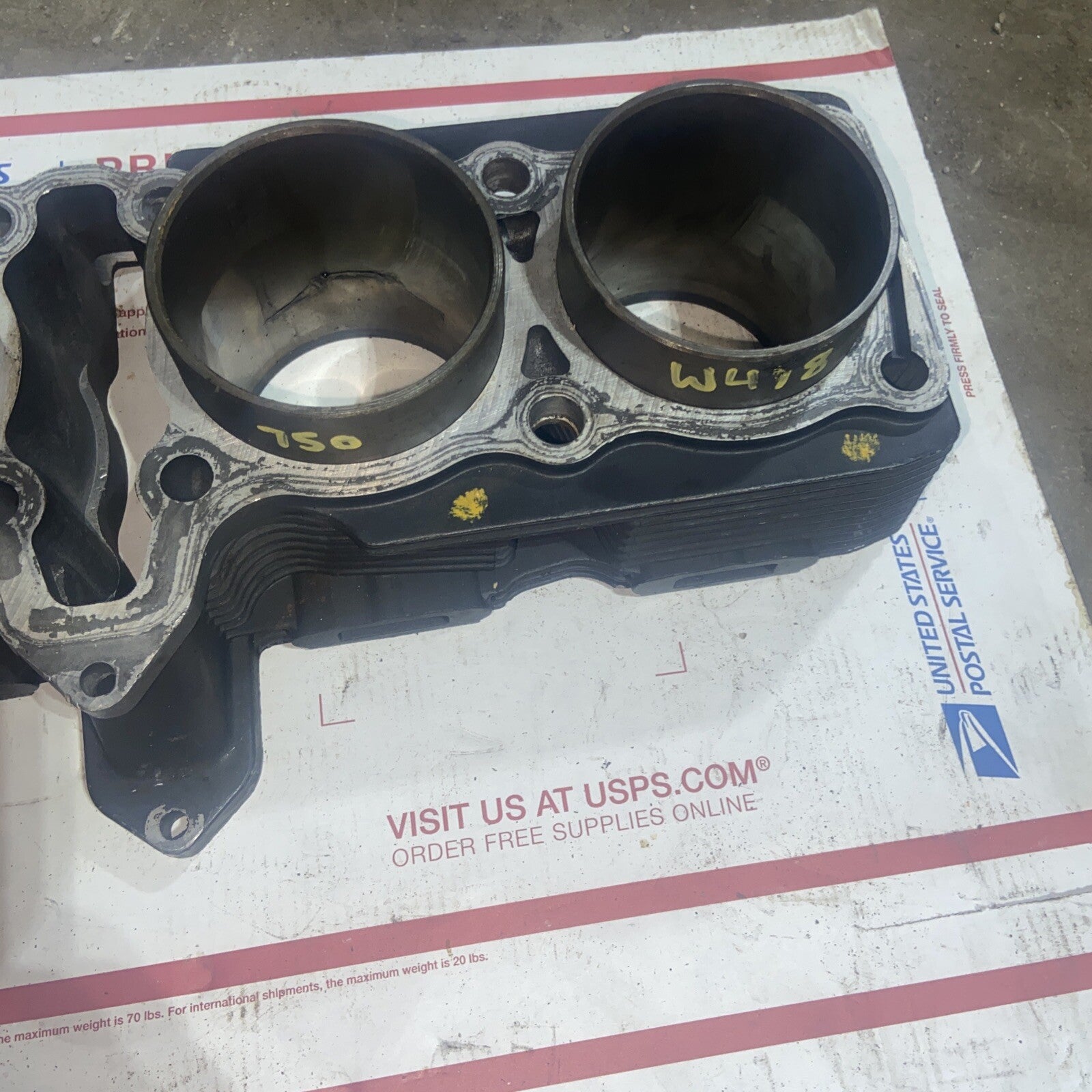 1989 Suzuki GSXR ENGINE MOTOR PISTON CYLINDERS BLOCK JUG