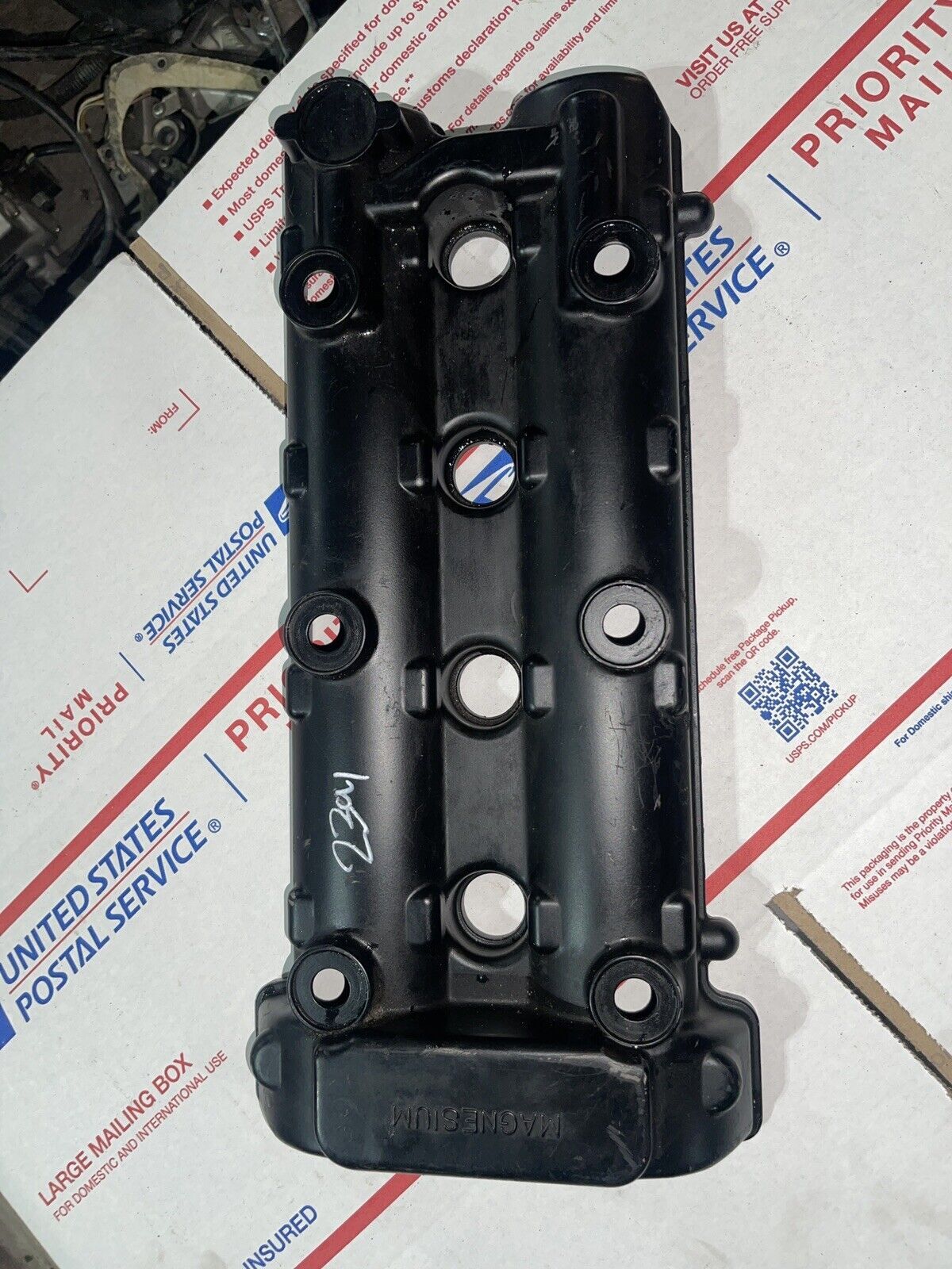 CYLINDER HEAD VALVE COVER 97 98 99 00 GSXR600 96-99 GSXR750 1997 1998 1999 2000