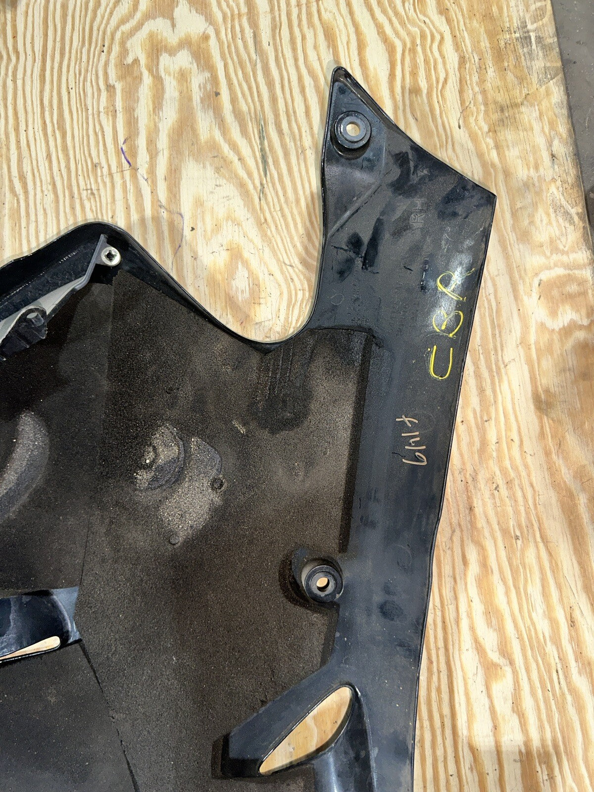 97-03 HONDA CBR1100XX RIGHT LOWER MID UPPER SIDE FAIRING COWL