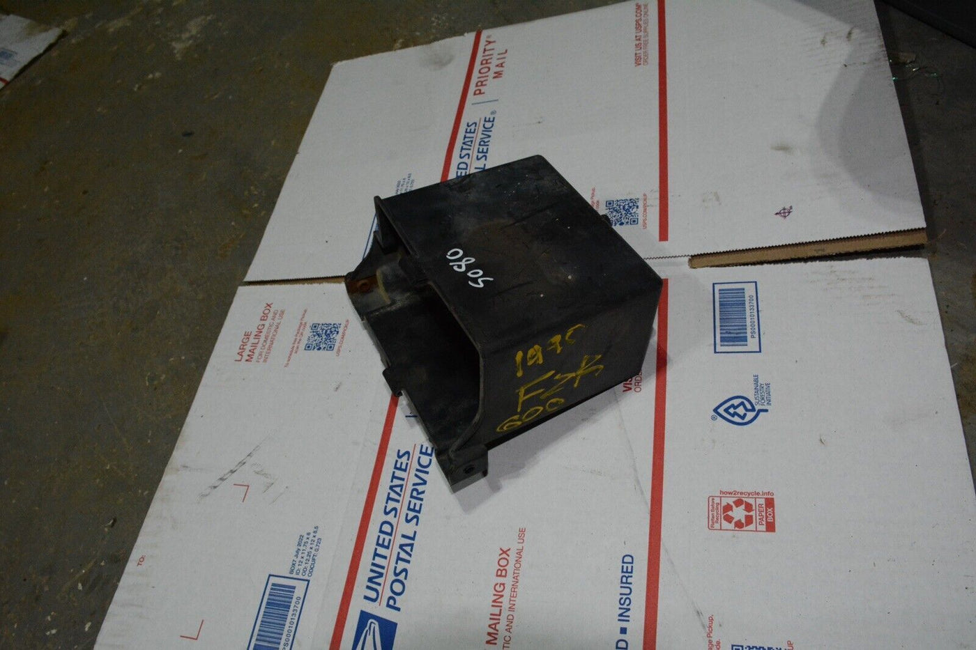 YAMAHA FZR600 BATTERY BOX 1990 