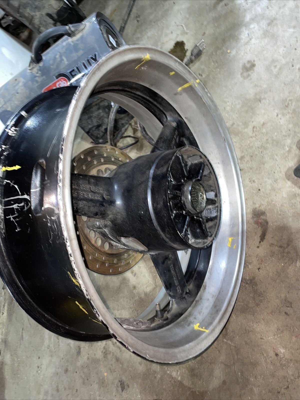 98 99 00 01 Yamaha YZF R1 Rear Wheel Back Rim 4xv-25338-00-33