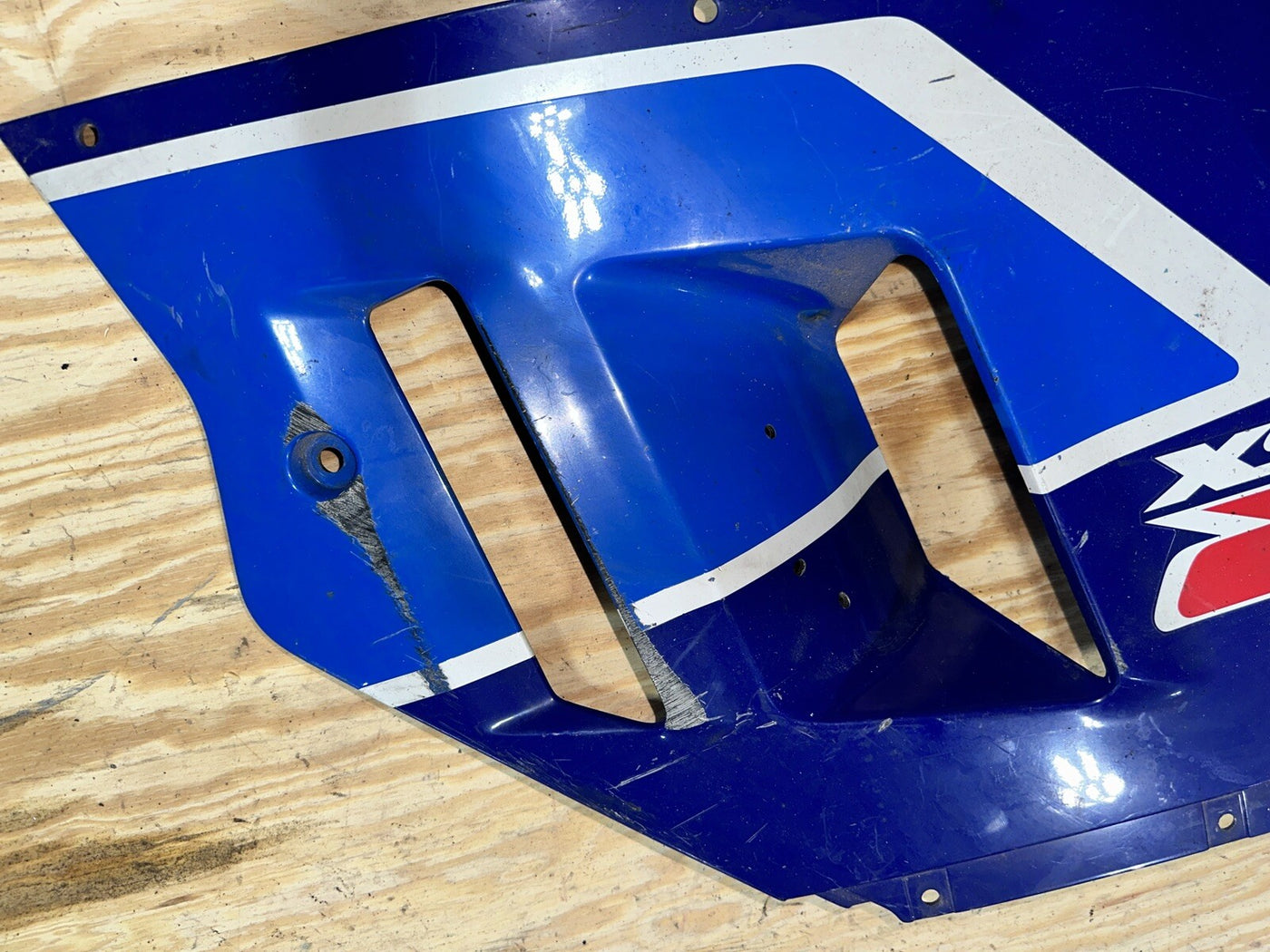 1989 Suzuki GSXR 1100 Left Middle Fairing Side Cover Cowling 94441-40C0