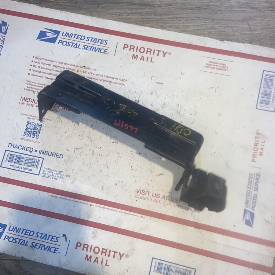 93 GSXR GSX R 750 GSXR750 Suzuki battery box mount rear fender bracket inner