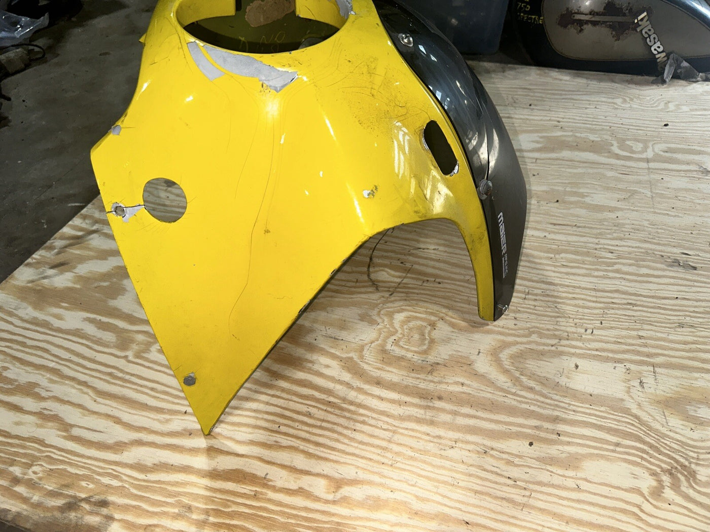 Yamaha FZ 600 Front Fairing Headlight Cowl Nose 2AX-2835G-00-GE 1986-1988