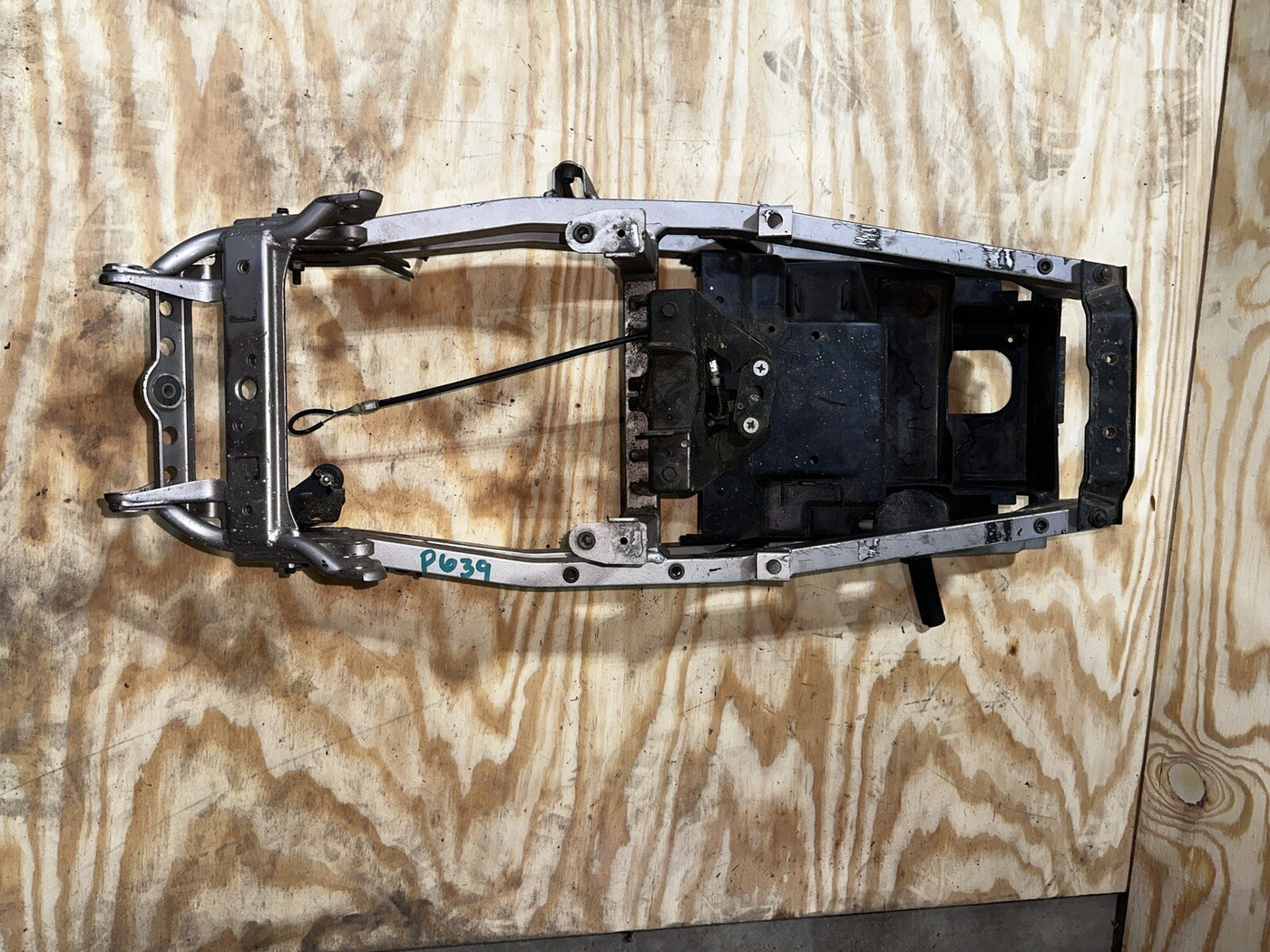 96-03 KAWASAKI NINJA ZX7R REAR SUBFRAME BACK SUB FRAME W BATTERY TRAY - STRAIGHT