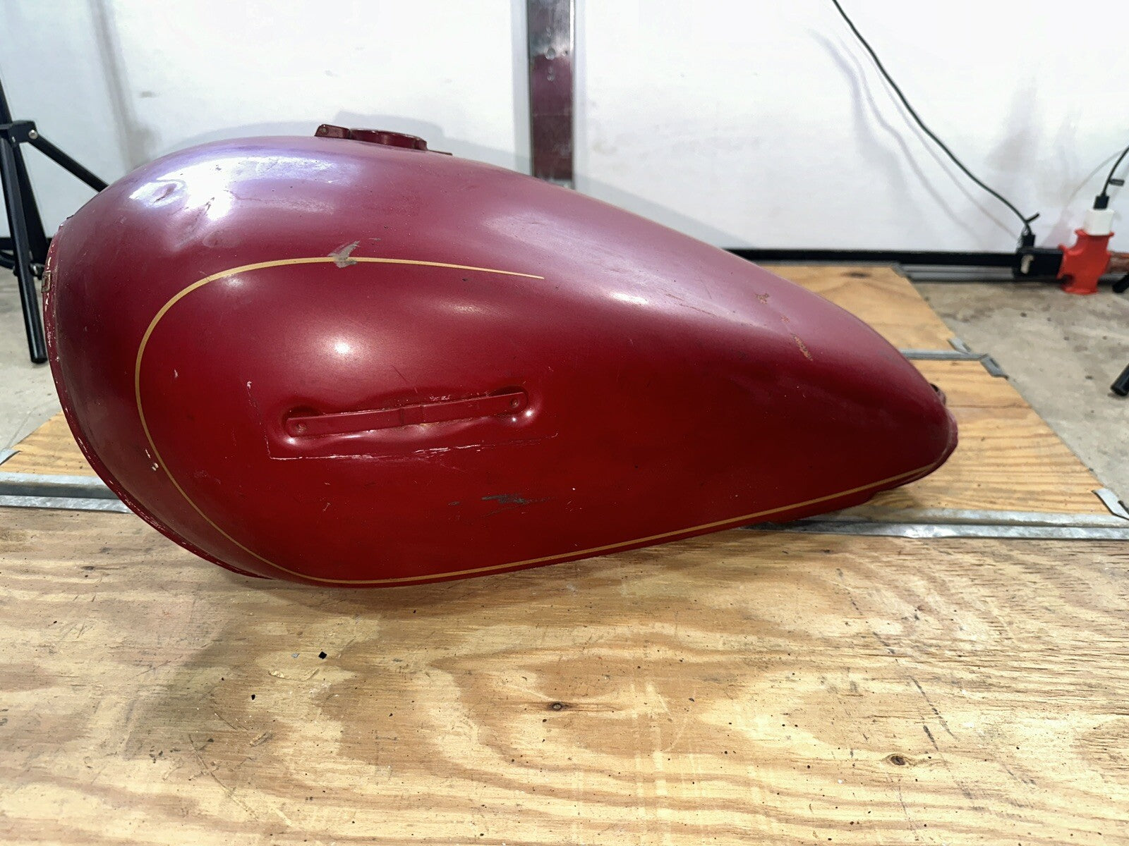 1981 YAMAHA XS850  GAS TANK FUEL TANK PETROL TANK RESERVOIR