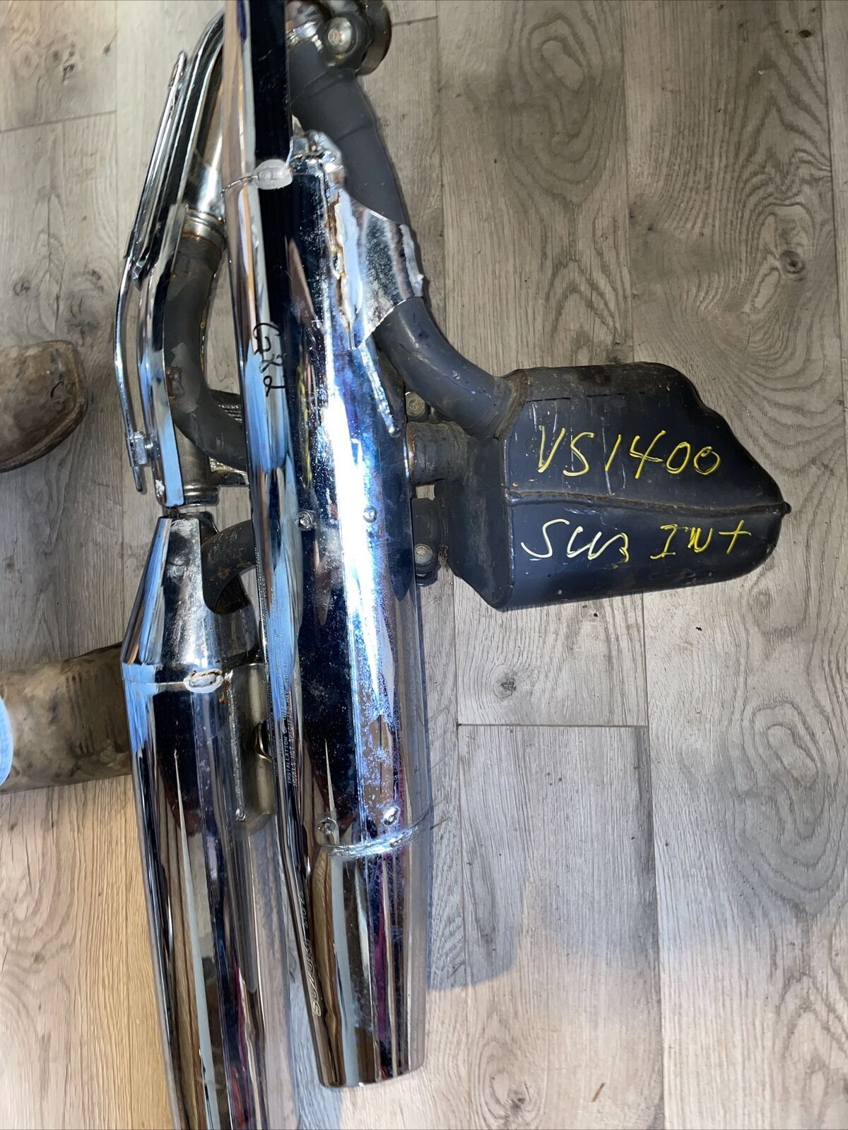 Suzuki intruder vs 1400 exhaust system