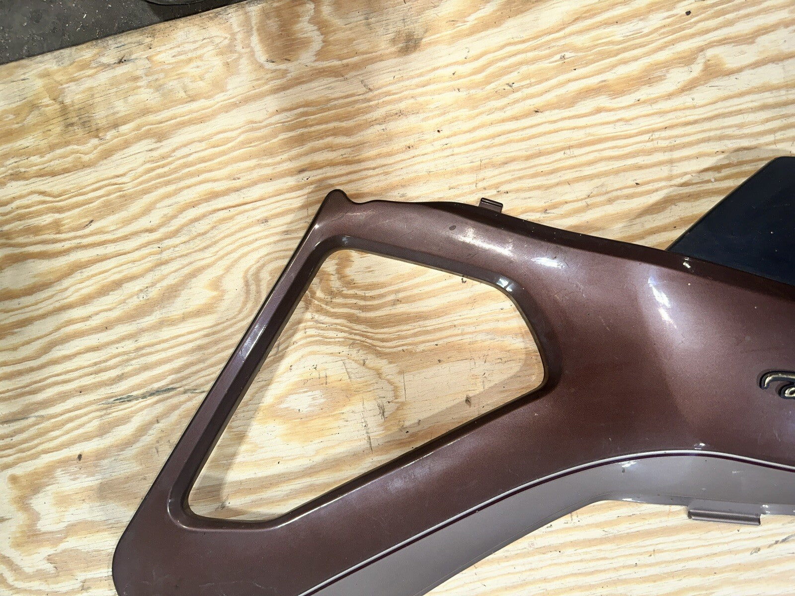 83-85 YAMAHA VENTURE ROYALE XVZ1200D RIGHT MID SIDE FAIRING COWL PLASTIC COVER