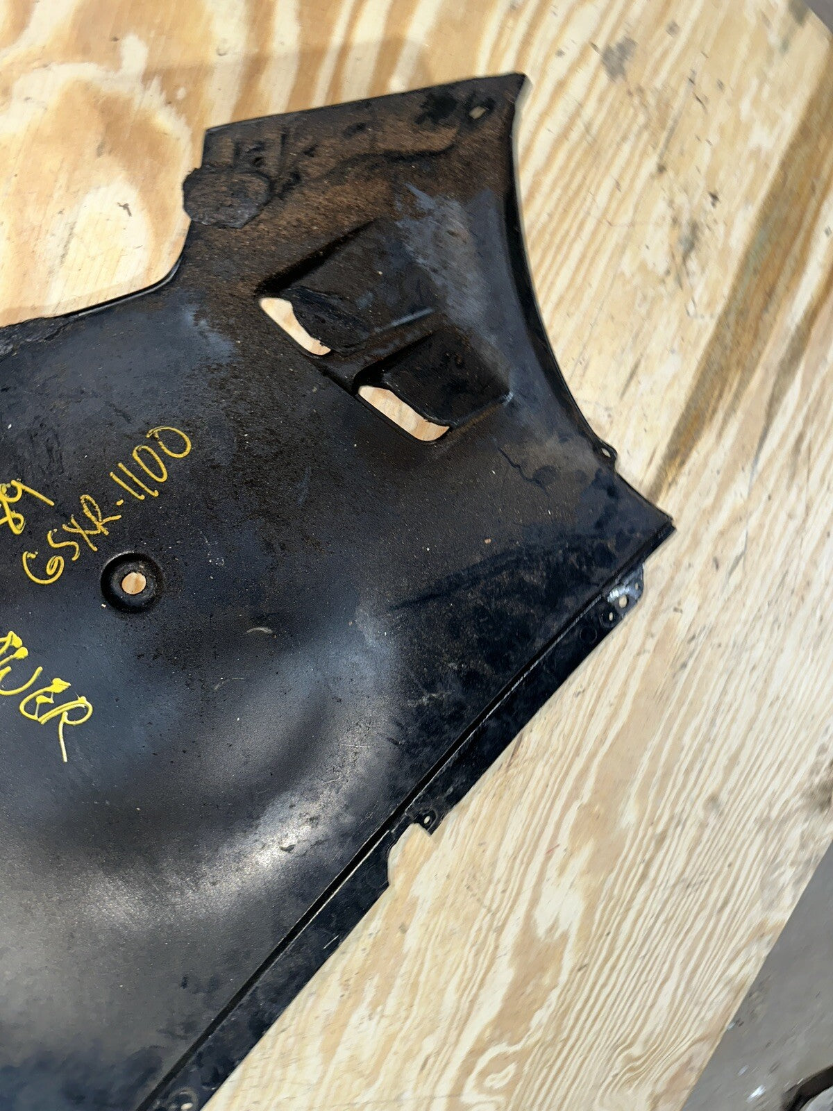 1989 1990 89 90 SUZUKI GSXR1100  FRONT LOWER FAIRING COWL PLASTIC right