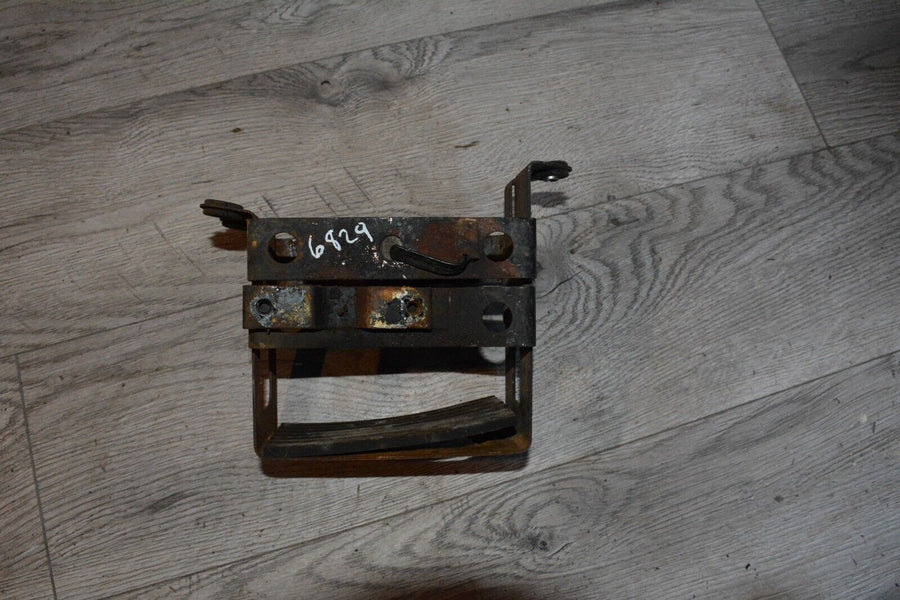 1982 Suzuki GS1000L GS1000 S700' battery box holder mount bracket tray