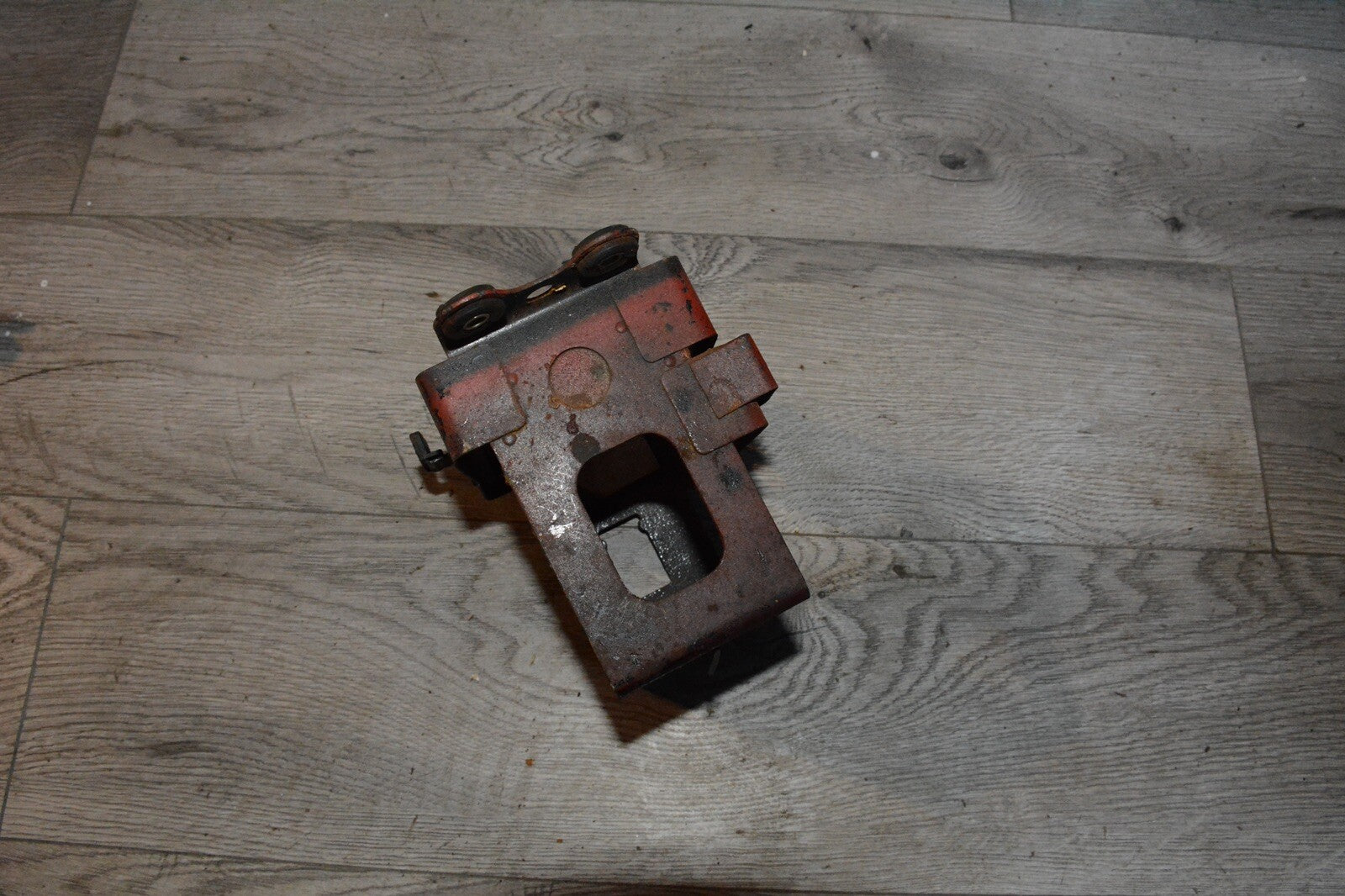 1982 Suzuki GS1000L GS1000 S700' battery box holder mount bracket tray