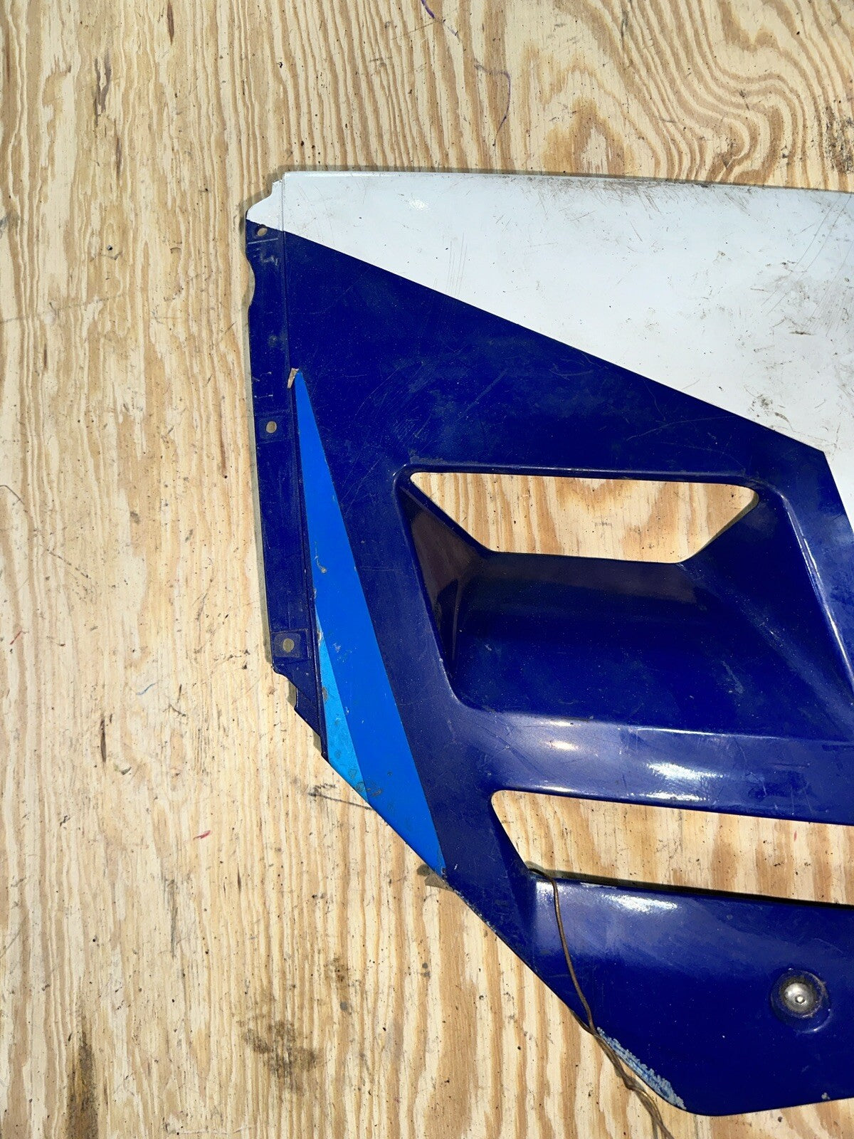 SUZUKI GSXR 750 1100 L 1989-90 94481-40C0 R RH RIGHT MID SIDE FAIRING PANEL
