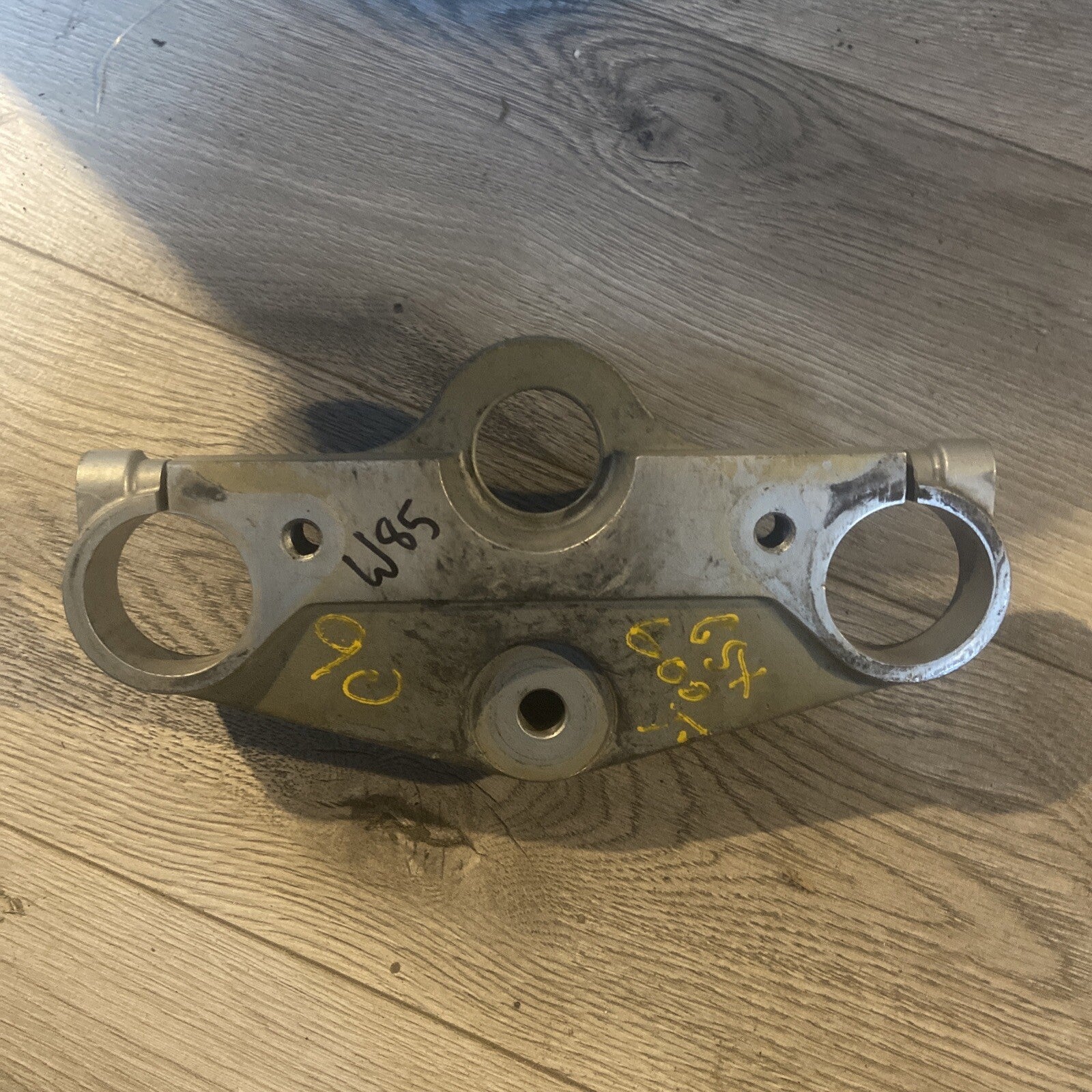 1990 Suzuki Katana 600 GSX600F UPPER TRIPLE TREE CLAMP