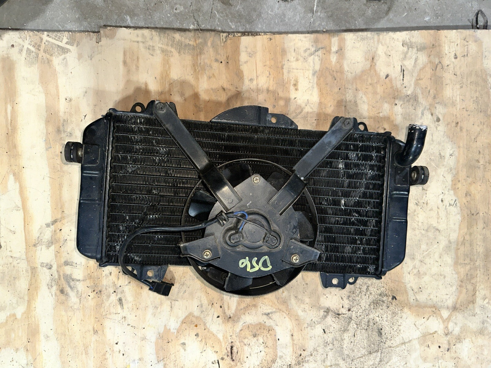 89-90 YAMAHA FZR600 ENGINE RADIATOR MOTOR COOLER COOLING RADIATER