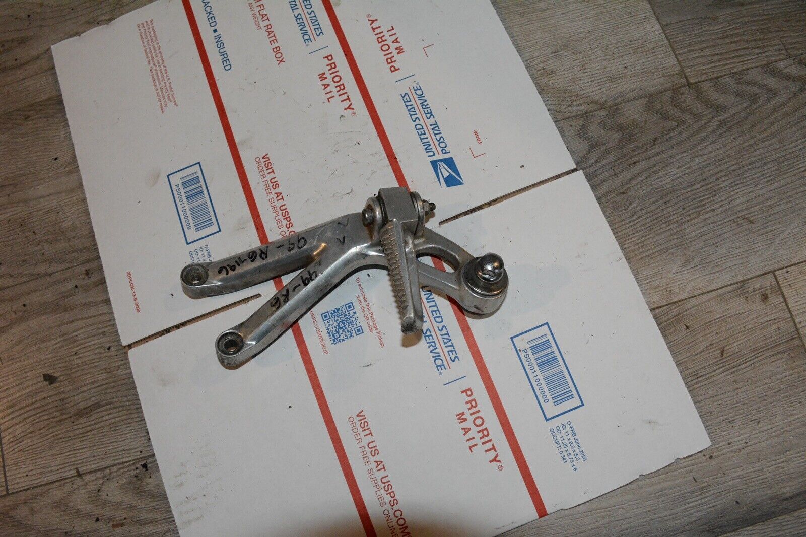 99 Yamaha YZF R6 Right Rear Peg & Bracket