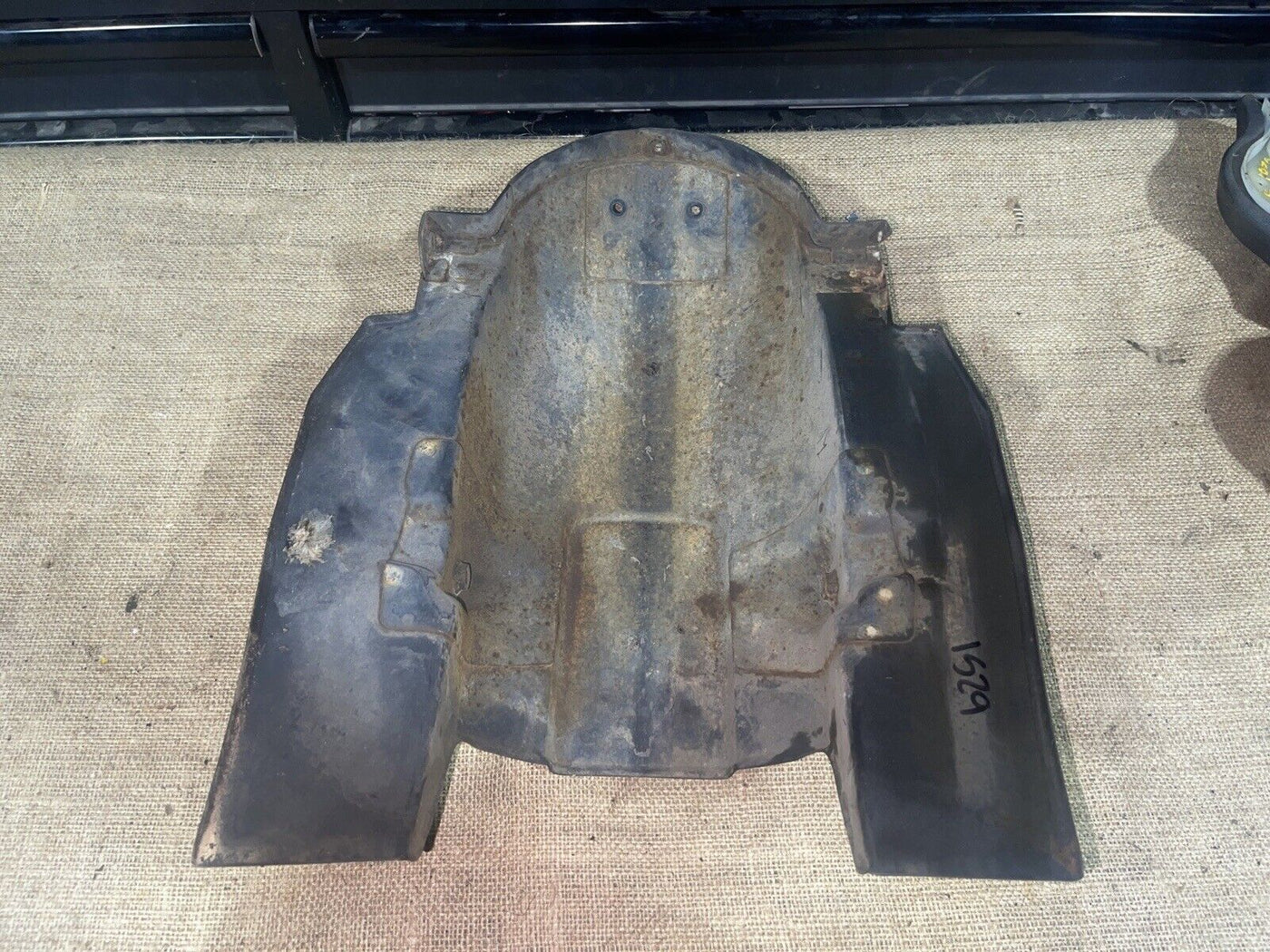 1984 Honda Goldwing 1200 GL1200 REAR BACK WHEEL FENDER MUD GUARD INNER GL 84