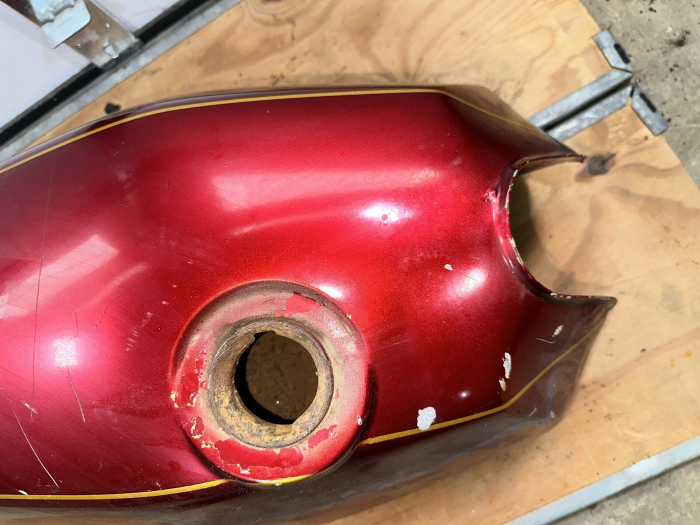1982 Suzuki GS1100E Fuel Tank GS1100 E GS 1100 E GAS