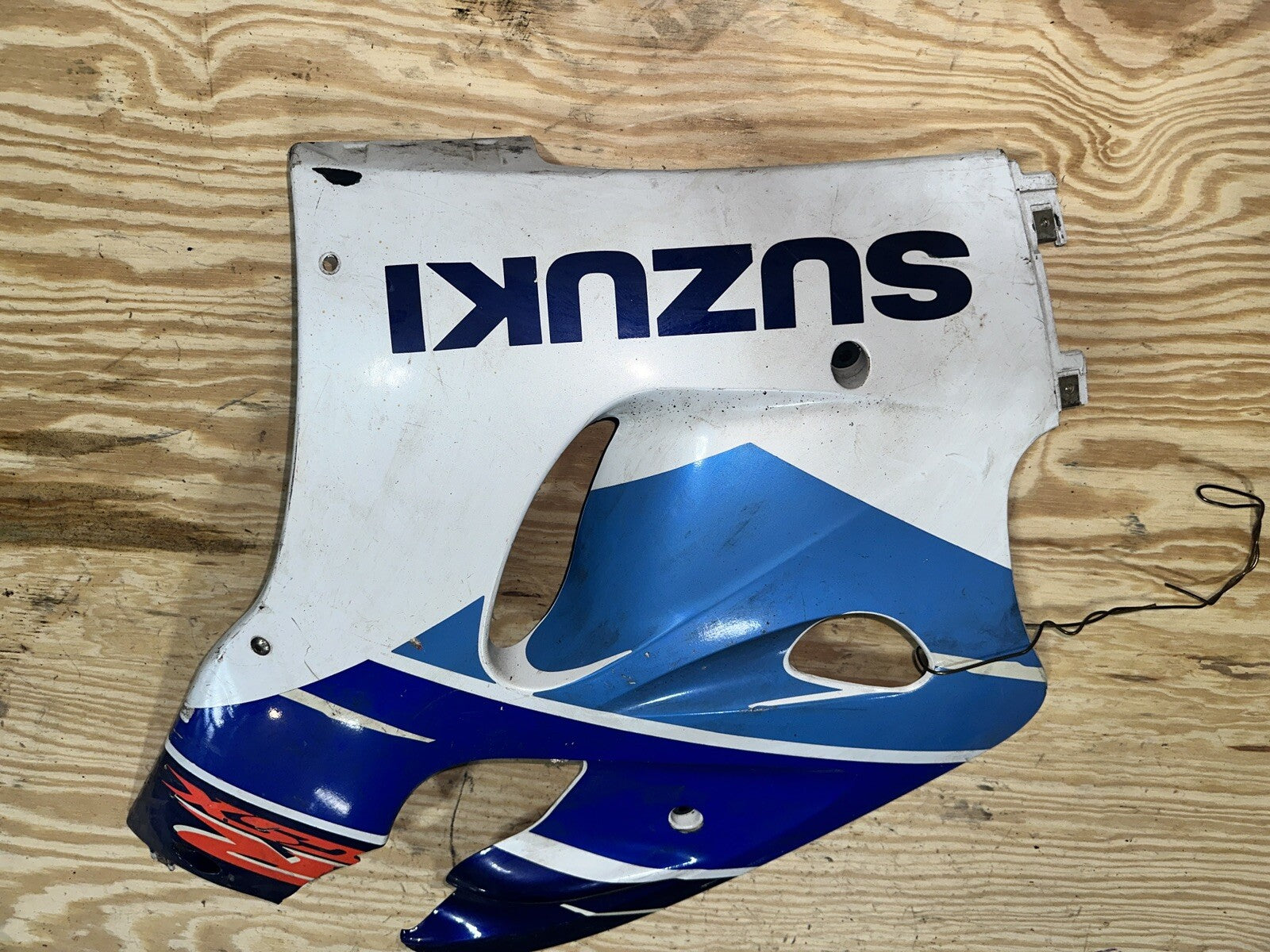 1996 - 2000 SUZUKI GSXR600 GSXR750 SRAD OEM RIGHT SIDE FAIRING COWLING COWL