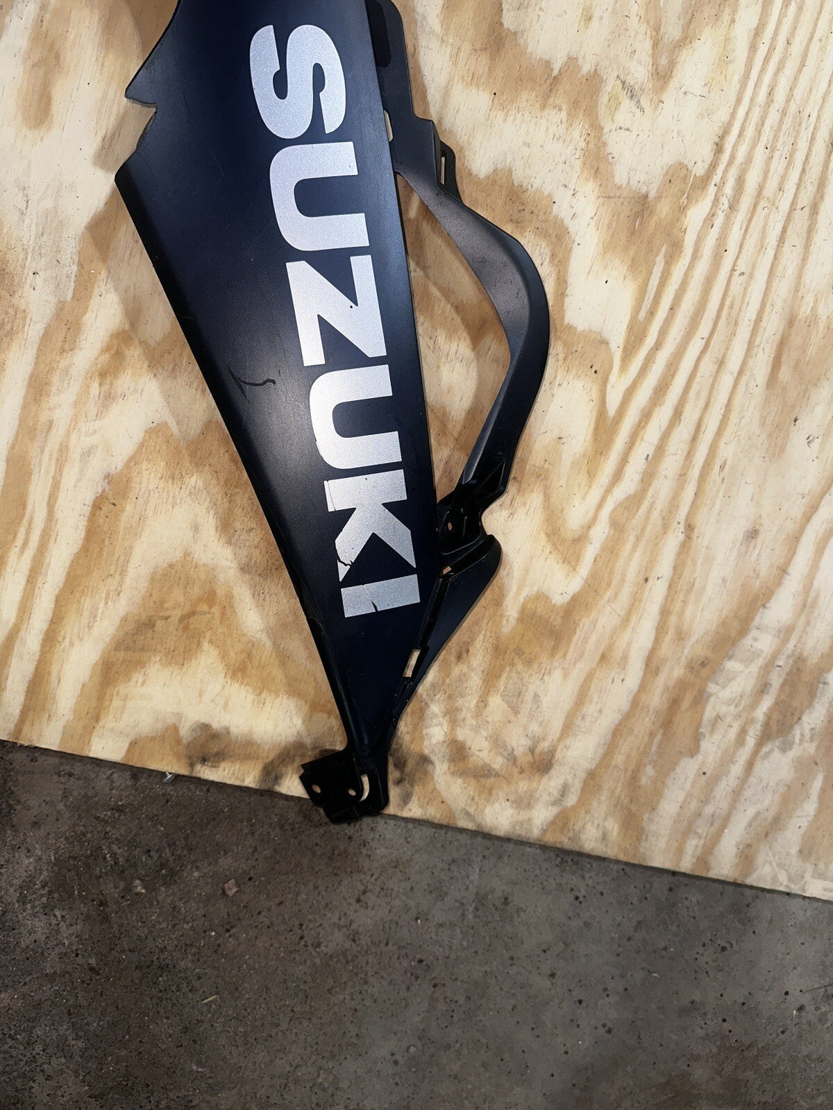 06 07 Suzuki GSXR 600 750 Black Right Lower Belly Fairing Plastic