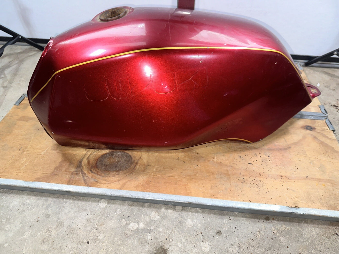 1982 Suzuki GS1100E Fuel Tank GS1100 E GS 1100 E GAS