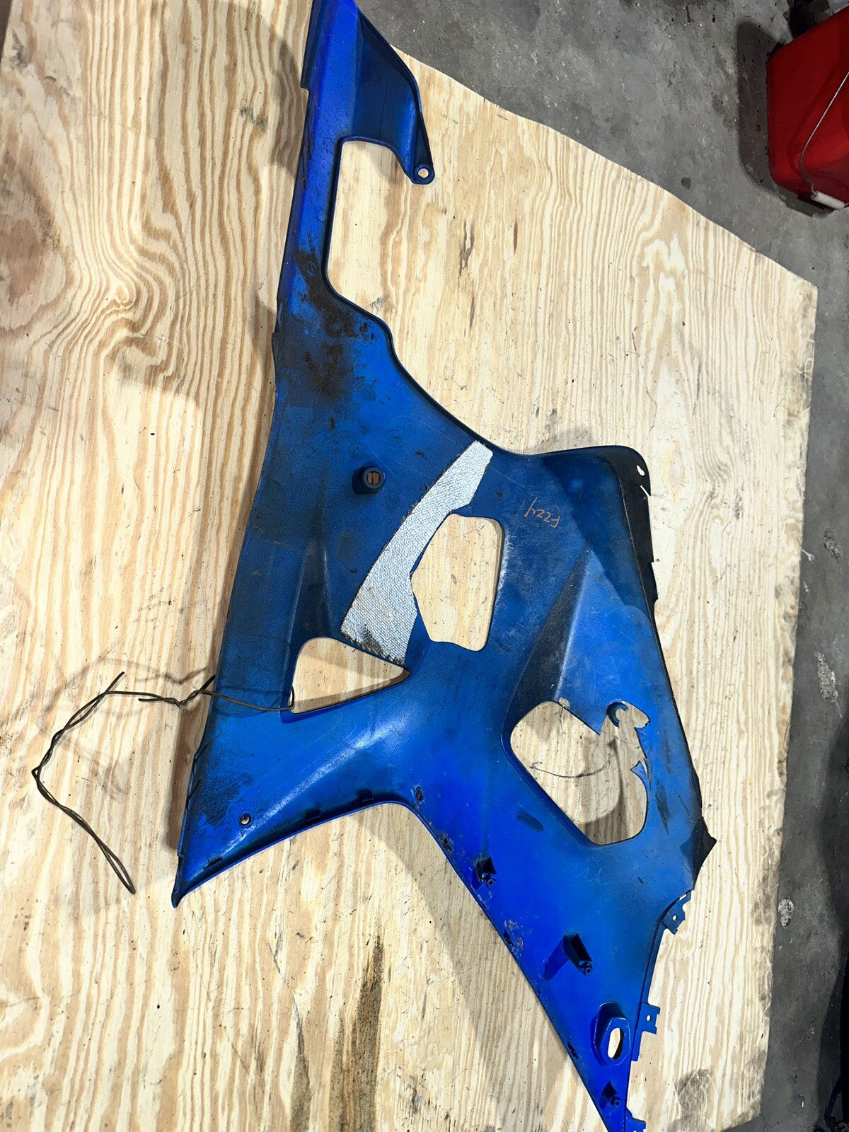 01-03 Suzuki GSXR 600-750 Left Side Fairing Cracked