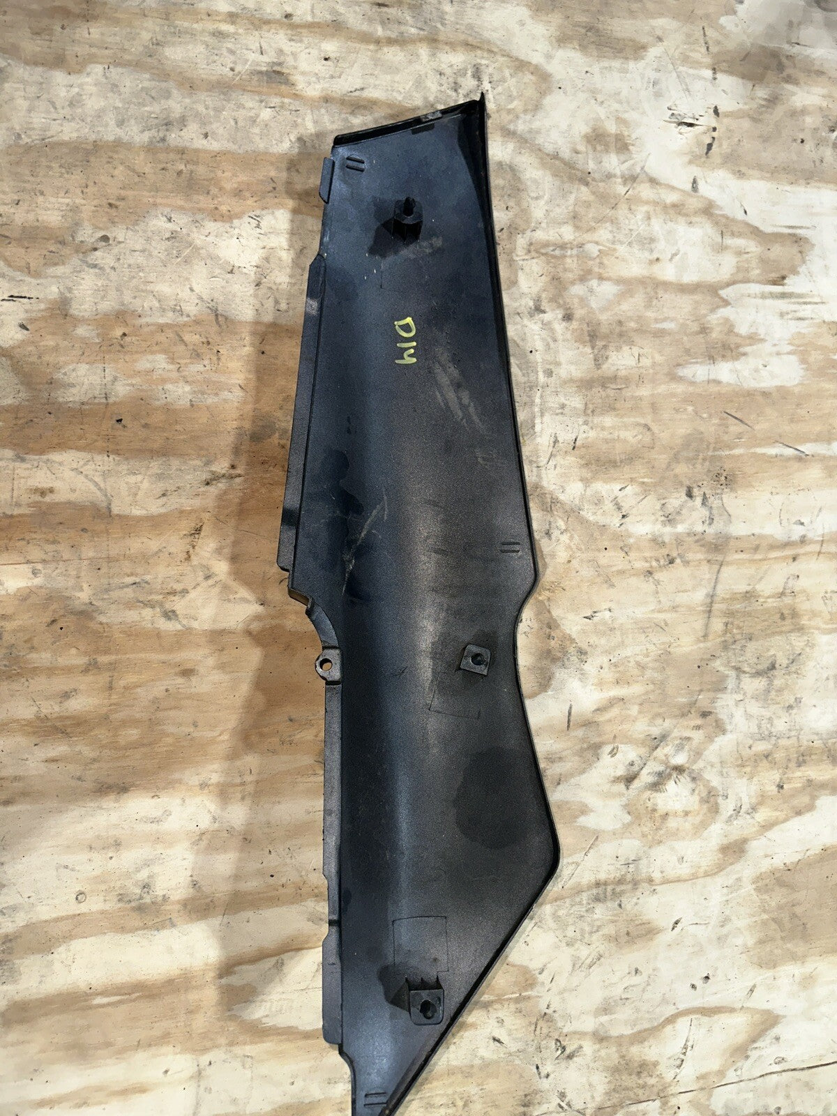 89-97 YAMAHA FZR600 RIGHT REAR BACK TAIL FAIRING COWL SHROUD