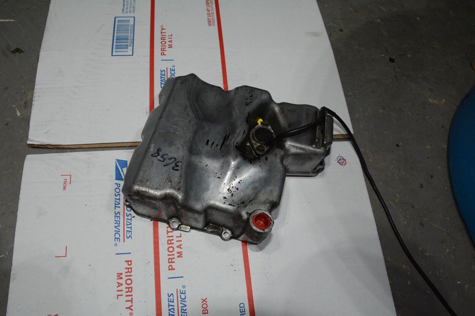 2000 YAMAHA R6 OIL PAN CASE COVER ENGINE MOTOR 99-02