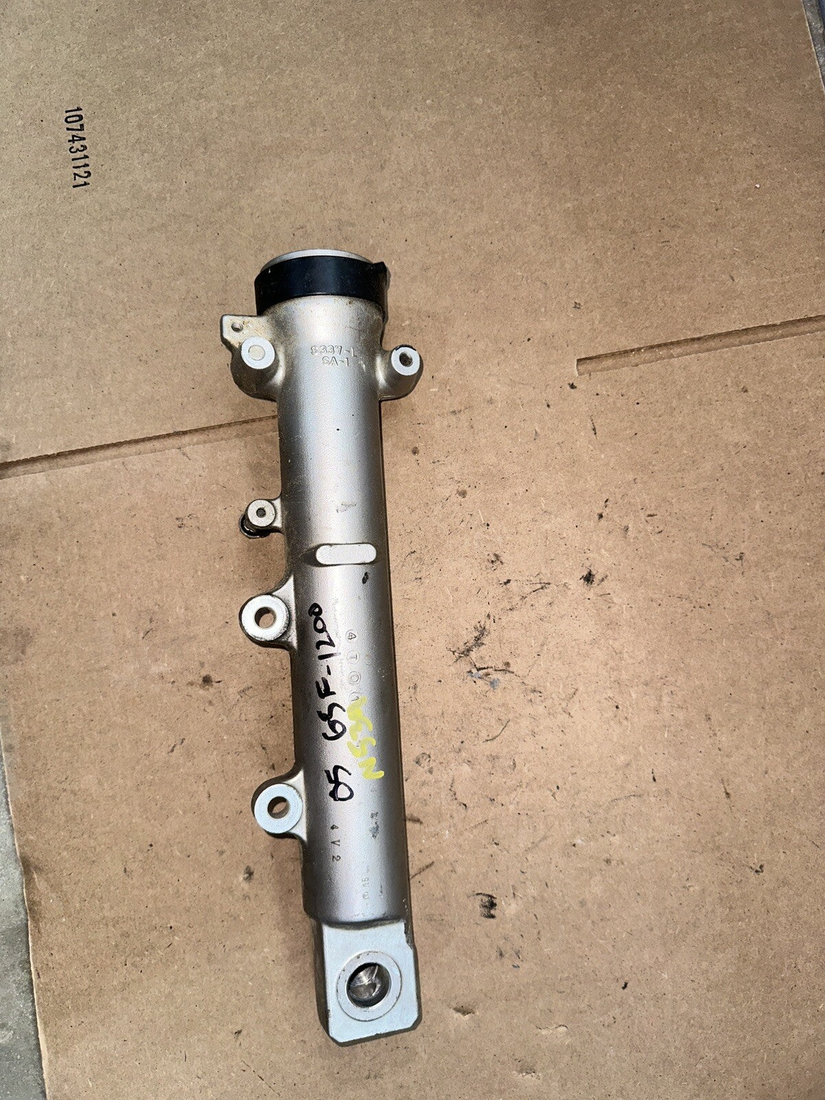 1200 Bandit Gsf Fork Leg Lower Left Genuine Suzuki 2001-2005