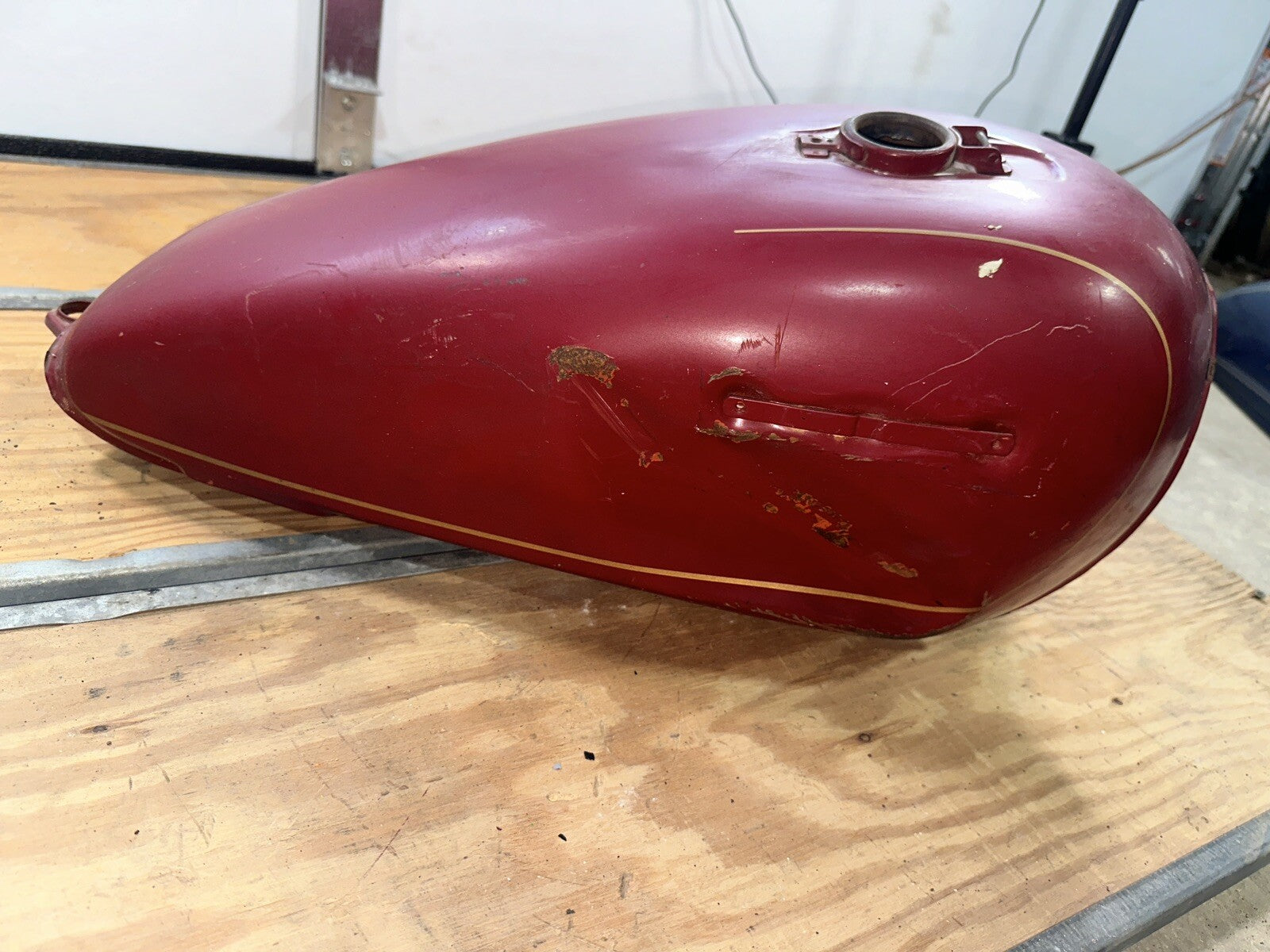 1981 YAMAHA XS850  GAS TANK FUEL TANK PETROL TANK RESERVOIR