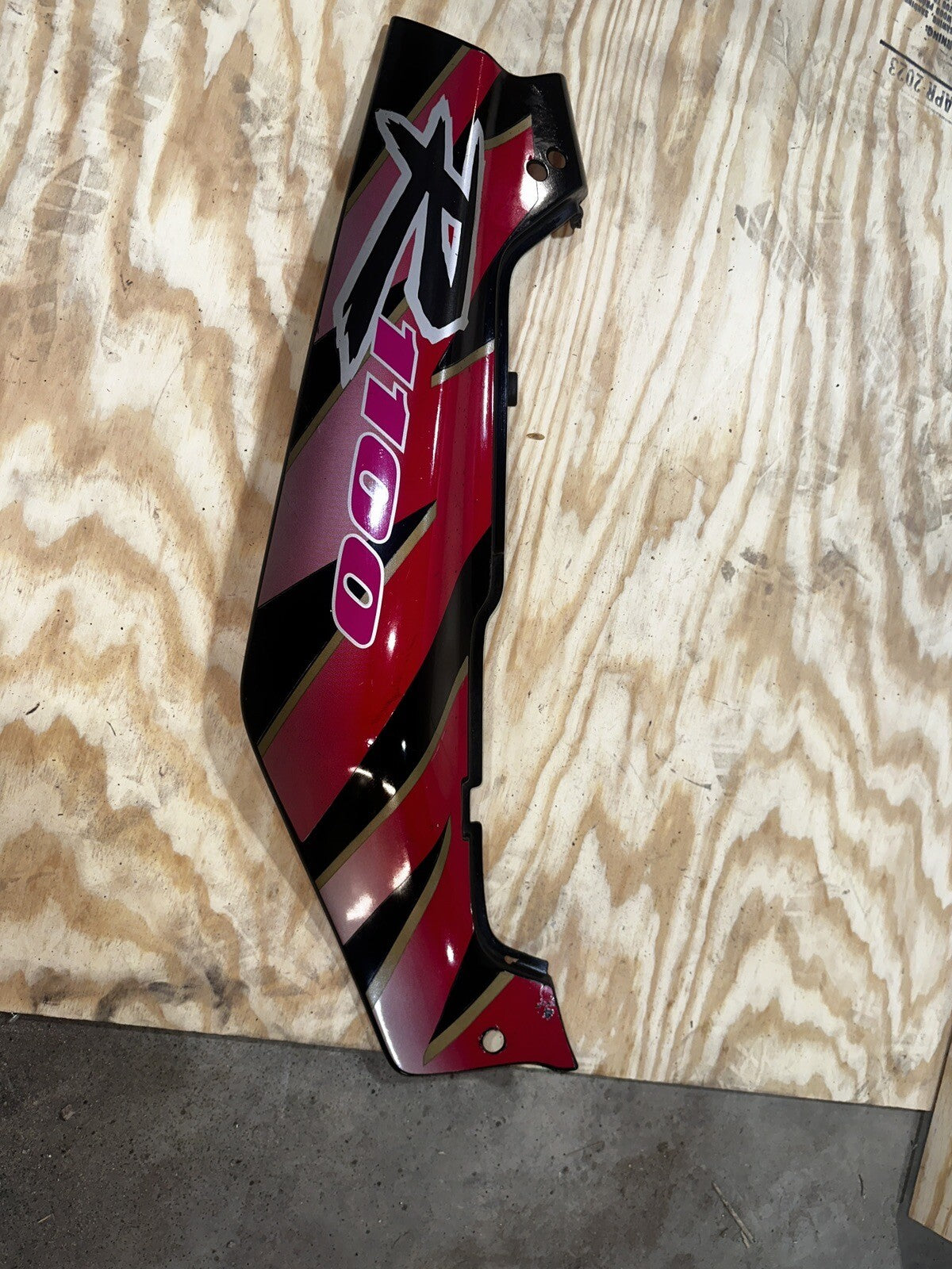 91 92 GSXR1100 RIGHT REAR BACK TAIL FAIRING UNDERTAIL COWL PLASTIC 