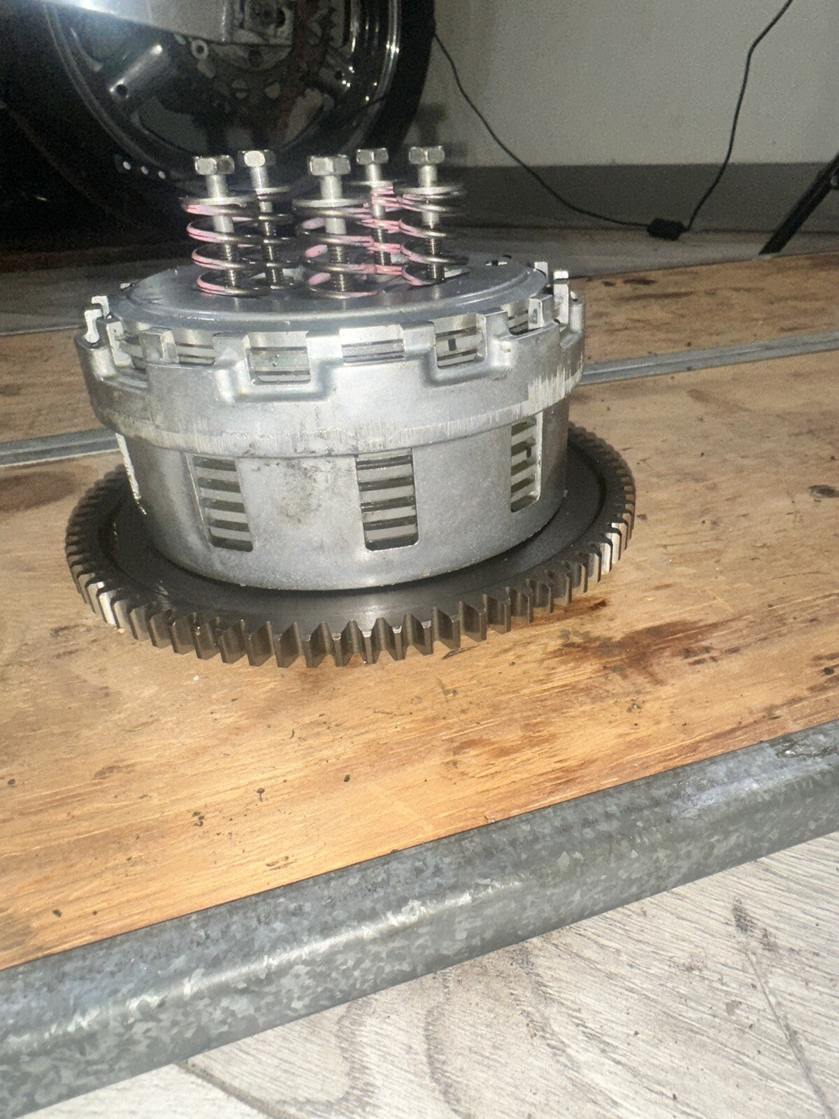 04-05 Suzuki GSXR 600 GSXR600 Clutch Basket Hub No Springs Or Bolts