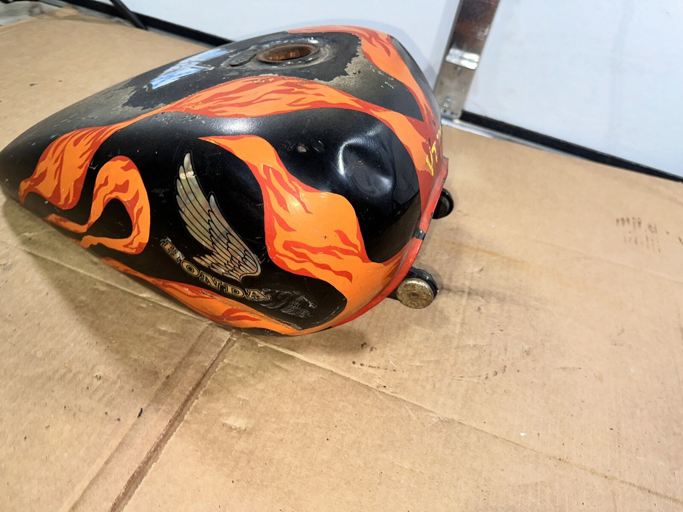 85 Honda VT 700 VT700 C Shadow petrol gas fuel tank