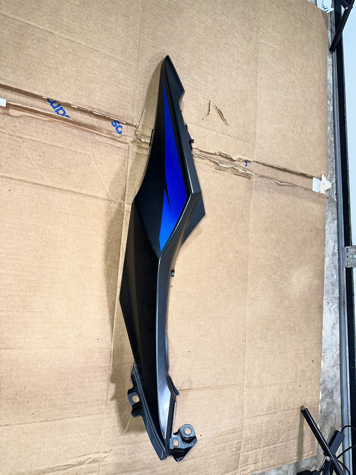 17-20 SUZUKI GSXR1000 GSXR 1000 OEM RIGHT REAR TAIL FAIRING BACK