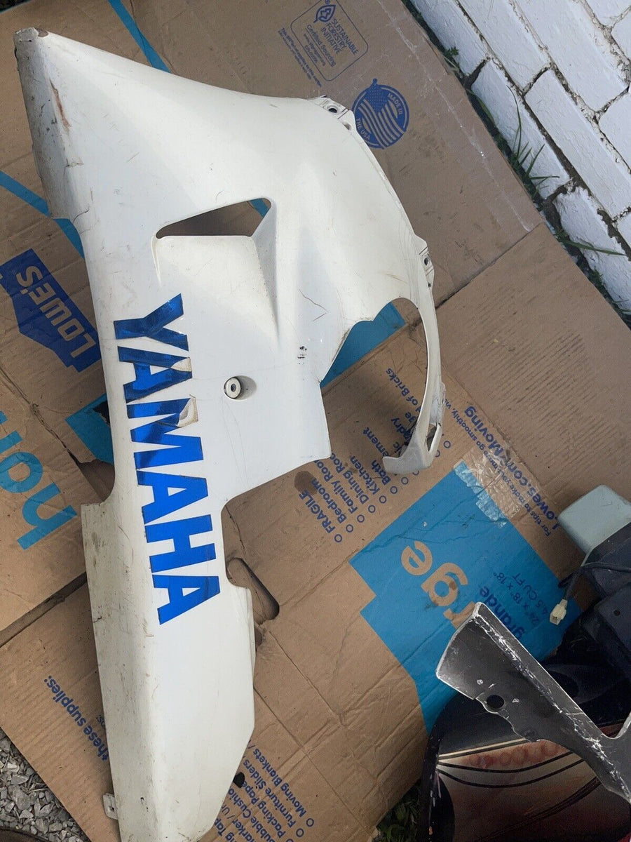 01 Yamaha R1 YZF-R1 Right Lower Belly Fairing Cover Panel Plastic 5JJ-28385-00