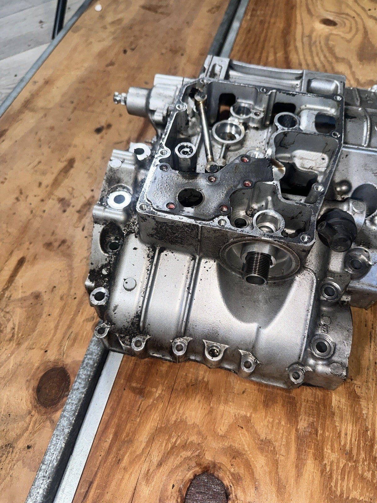 2007 KAWASAKI NINJA EX650R ENGINE CASES W/ BOLT EX 650R 650 06 07 08
