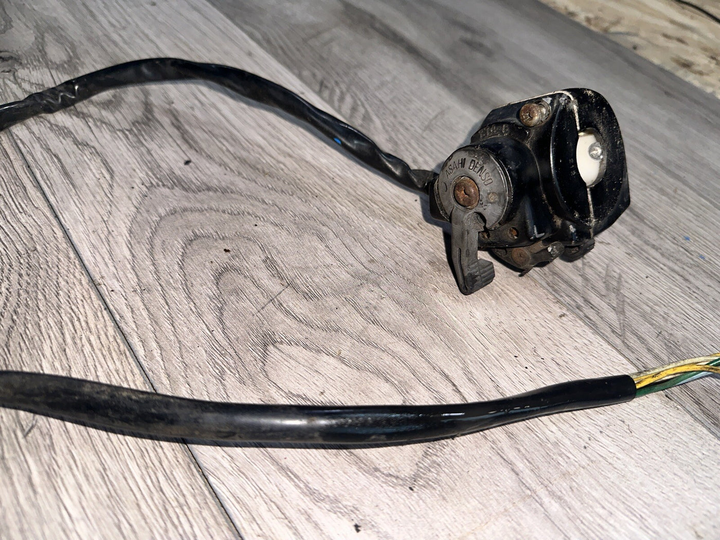 SUZUKI OEM LEFT CLIP ON HANDLE SWITCHES 37400-33420