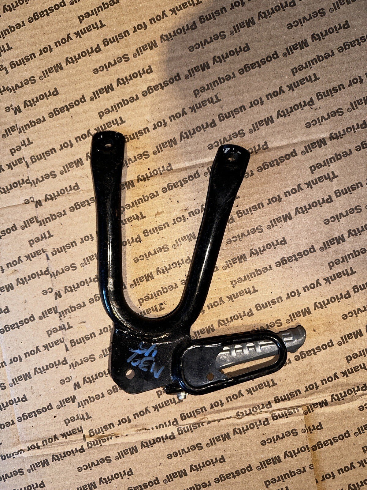 89 99 Yamaha FZR 600  Right Rear Foot Peg with Bracket 3HE-2742L-01-00