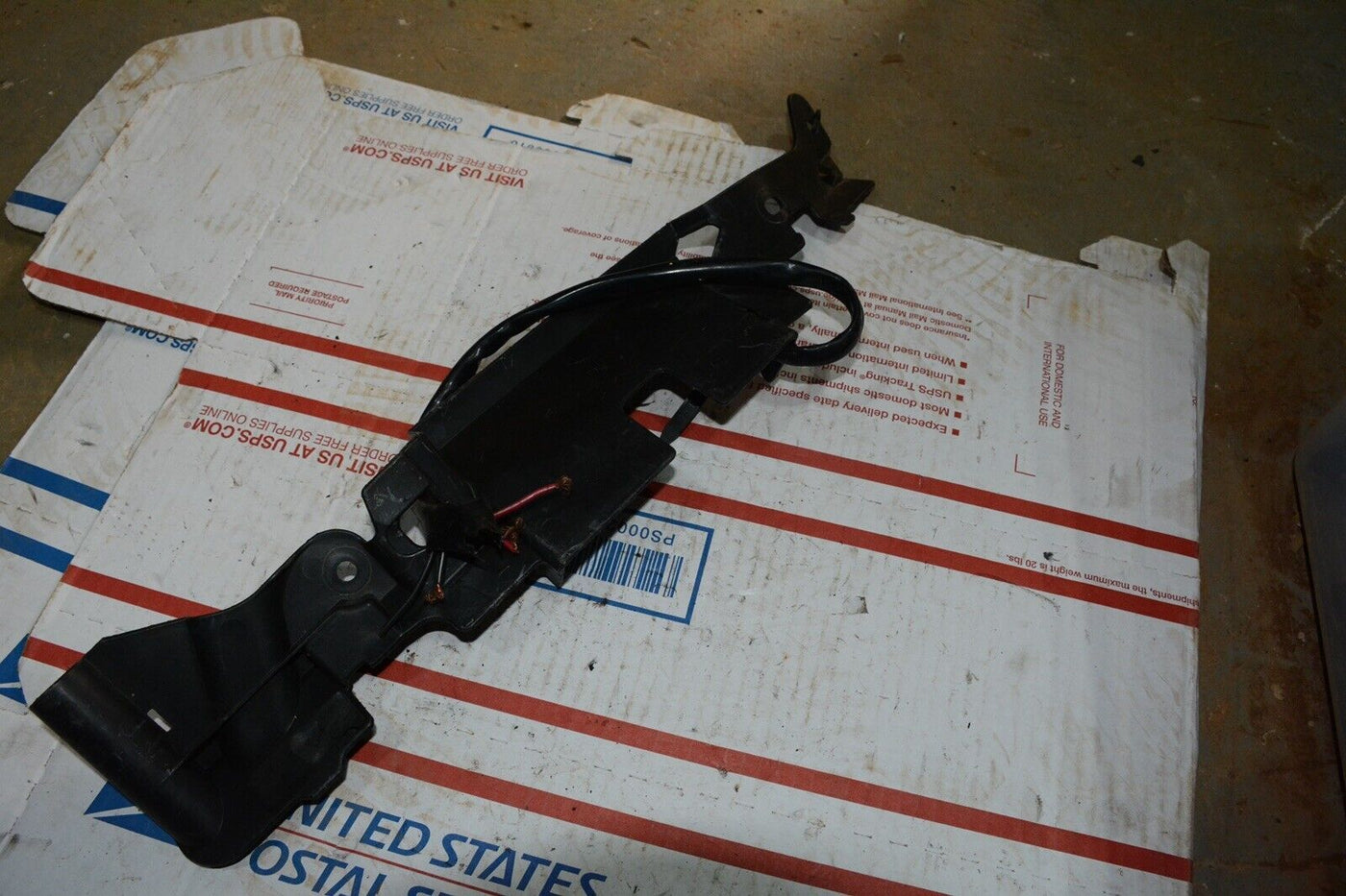 1998 - 2001 YAMAHA YZF R1 OEM PLASTIC INNER AIR GUIDE GUARD COVER TRIM SHROUD