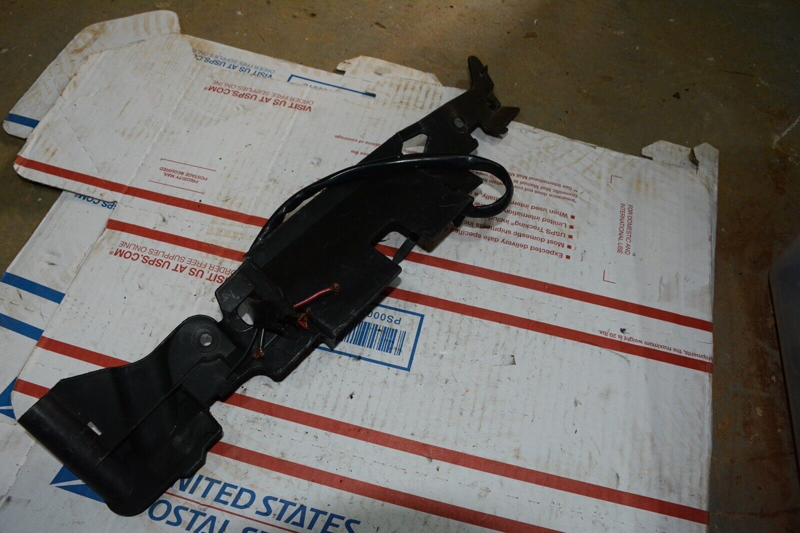 1998 - 2001 YAMAHA YZF R1 OEM PLASTIC INNER AIR GUIDE GUARD COVER TRIM SHROUD