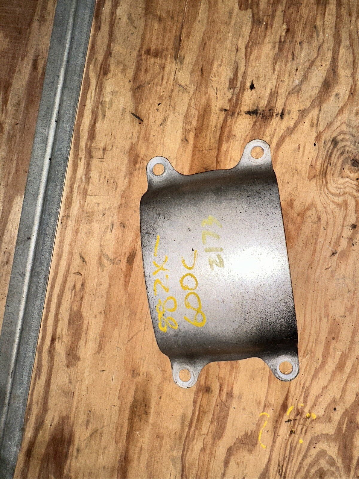 Kawasaki Ninja ZX 600 ZX600 ZX6 1988 88 front fender top mount trim piece 