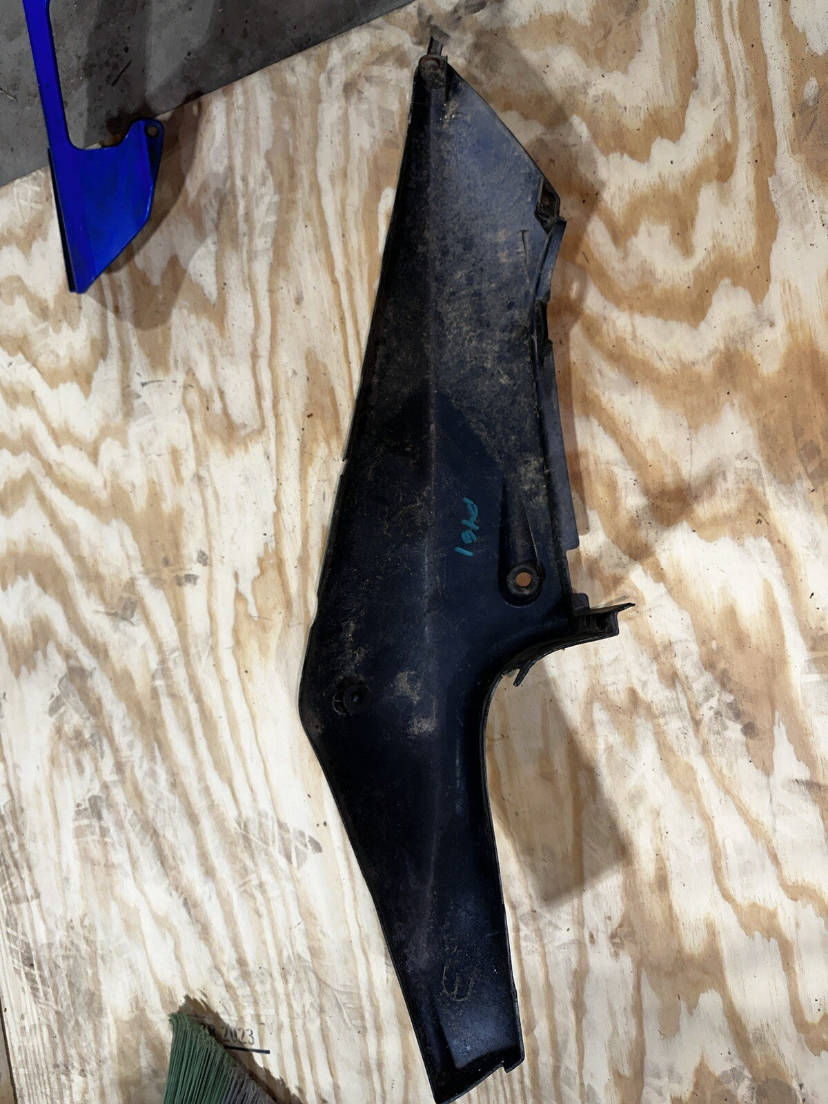 98 Suzuki GSXR GSX R 750 GSXR750 left rear side cover tail cowl fairing panel