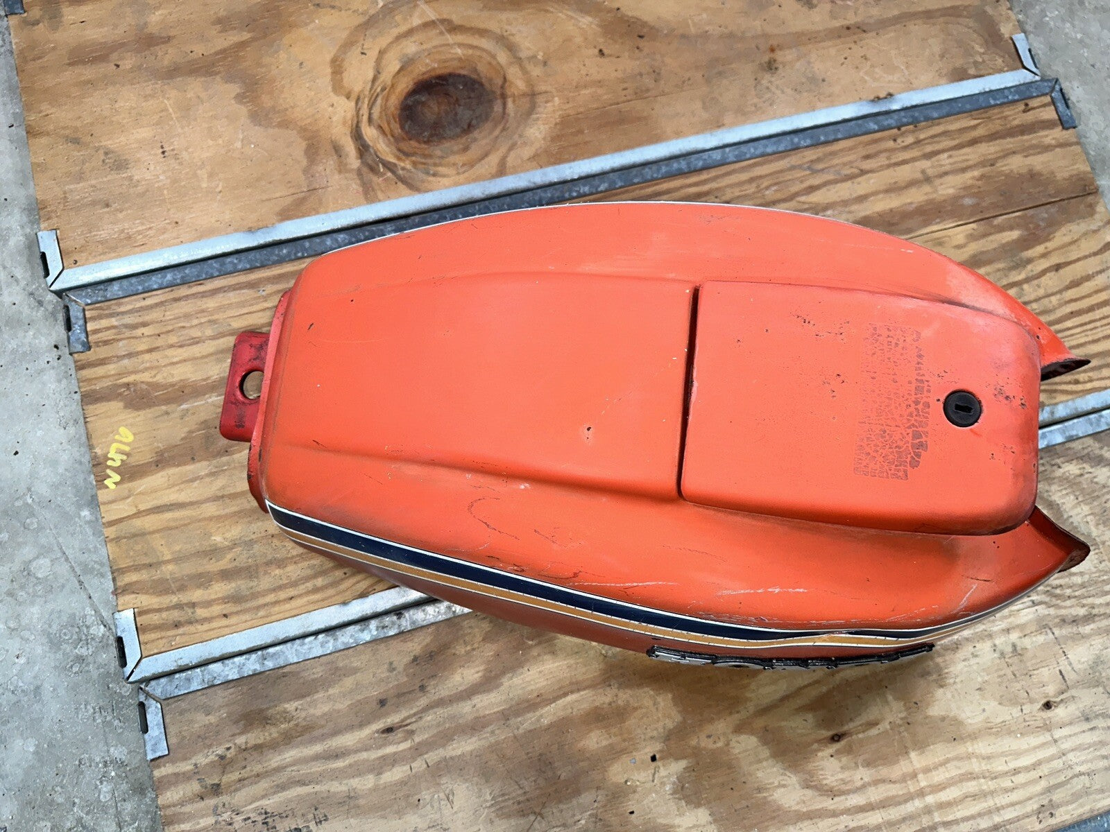 Honda Cb400t Cb 400 Hawk  Gas Fuel Petrol Tank