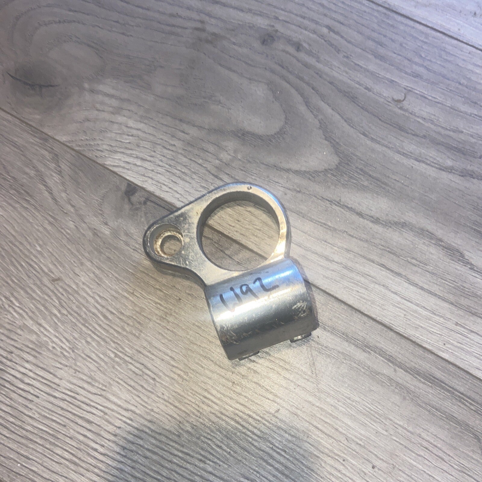 94 SUZUKI GSX 600 F KATANA LEFT HANDLE BAR CLAMP GSX600