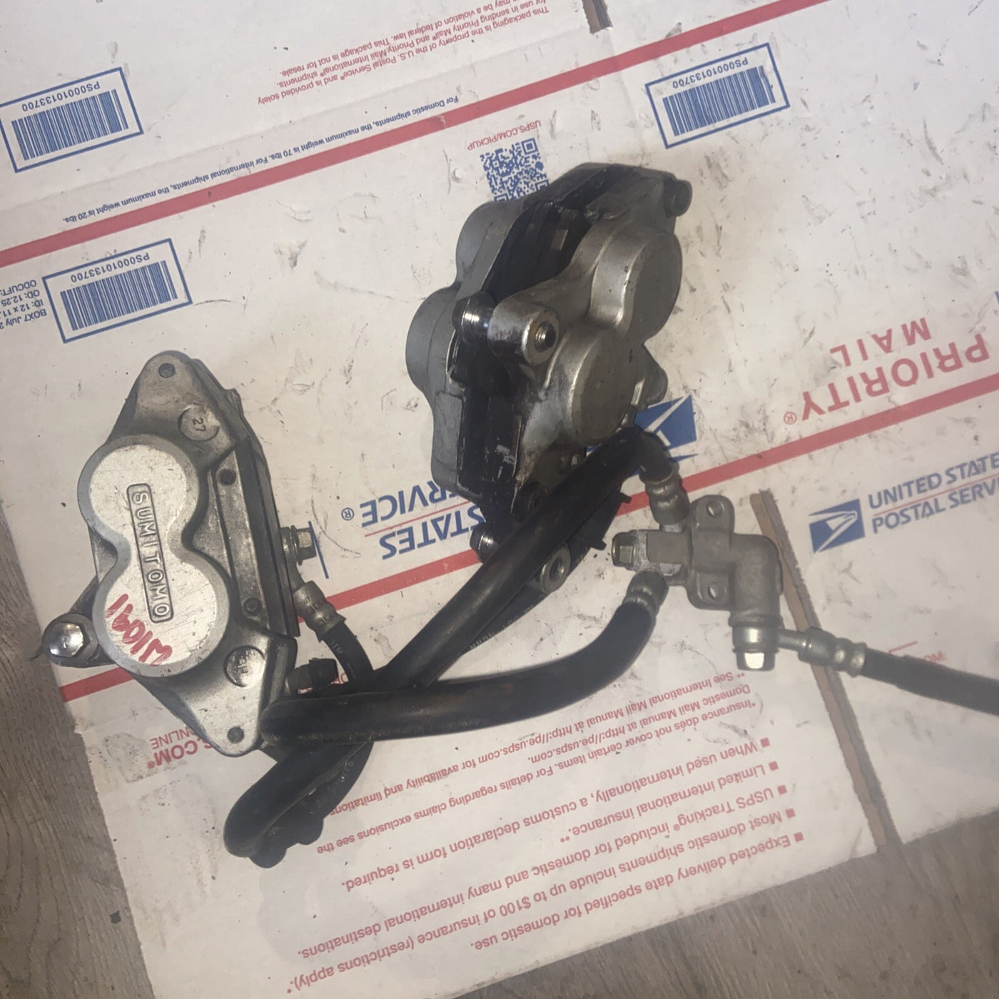 1982 YAMAHA FZR600 BRAKE CALIPER SET
