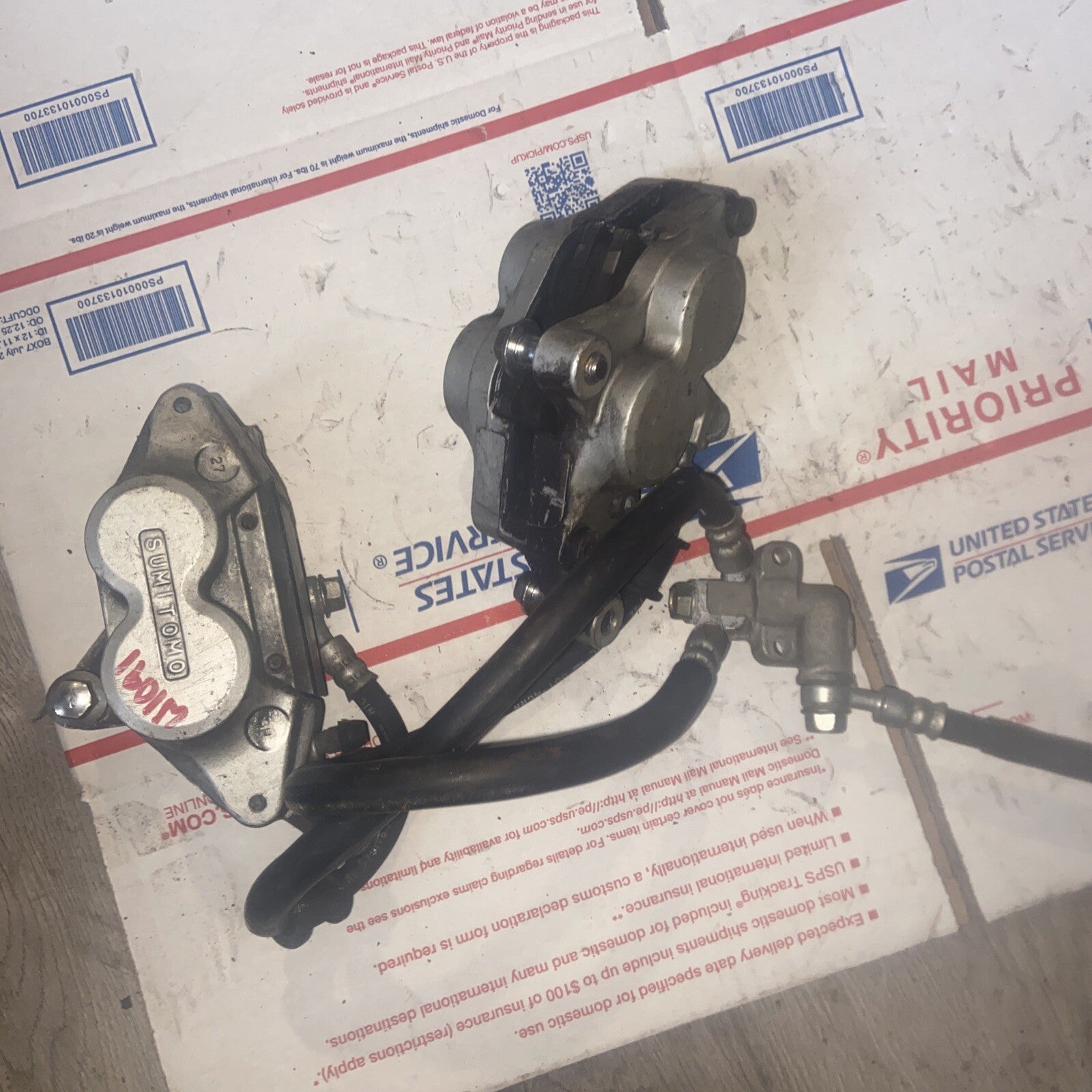 1982 YAMAHA FZR600 BRAKE CALIPER SET